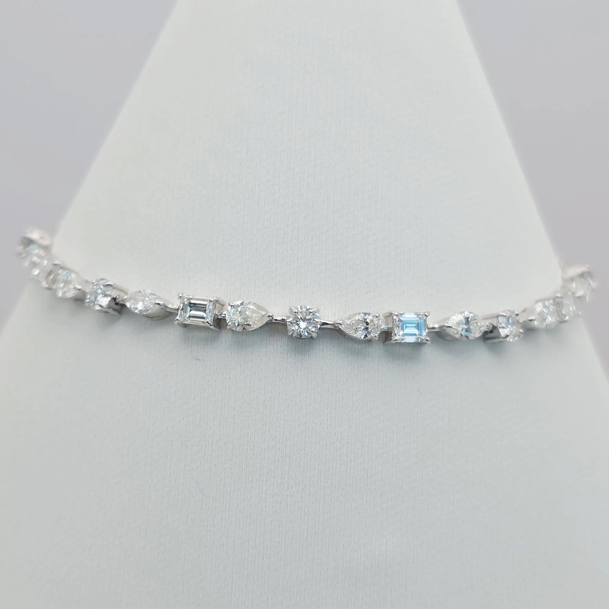1.62 cts multi shape natural diamond tennis bracelet in 18K white gold
