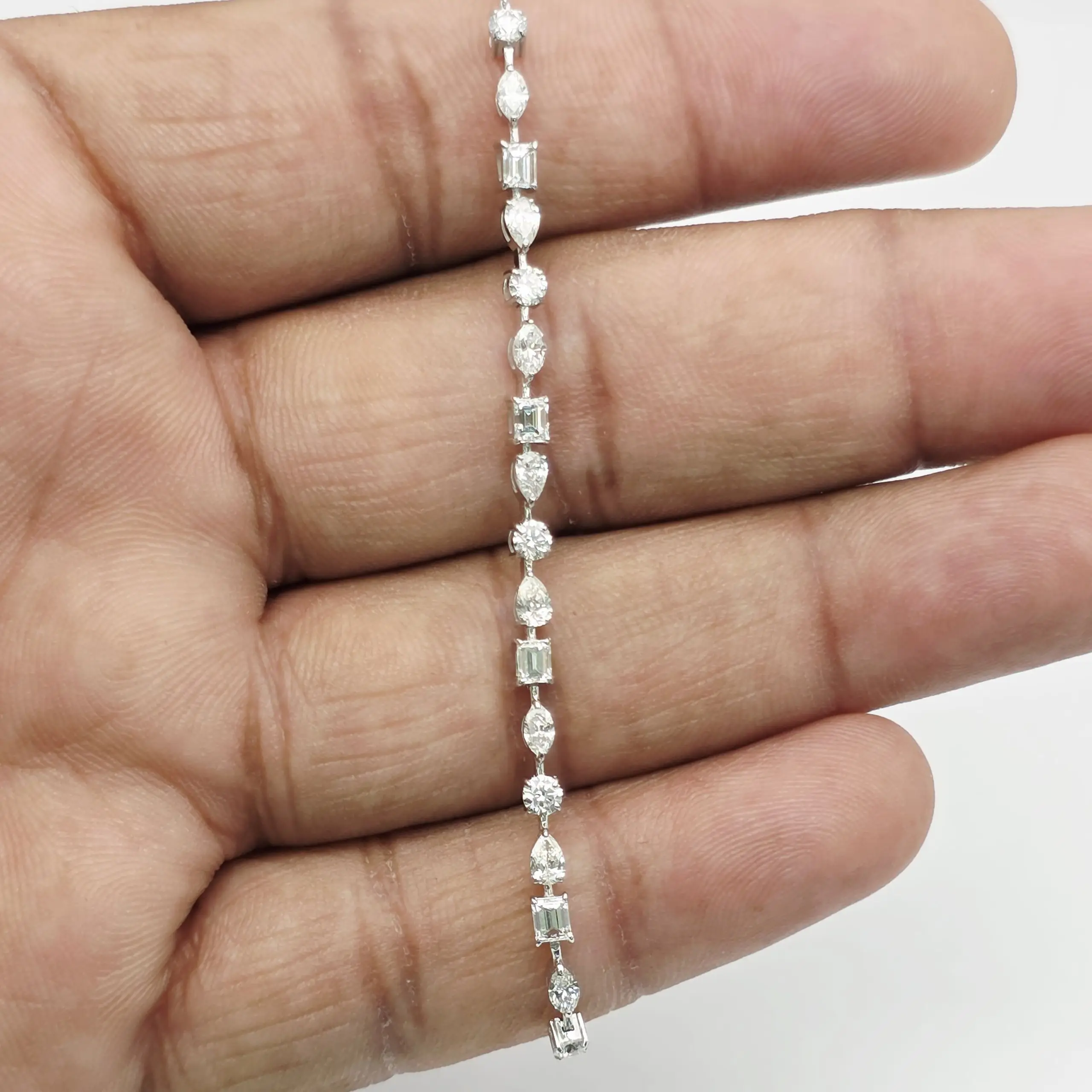 1.62 cts multi shape natural diamond tennis bracelet in 18K white gold