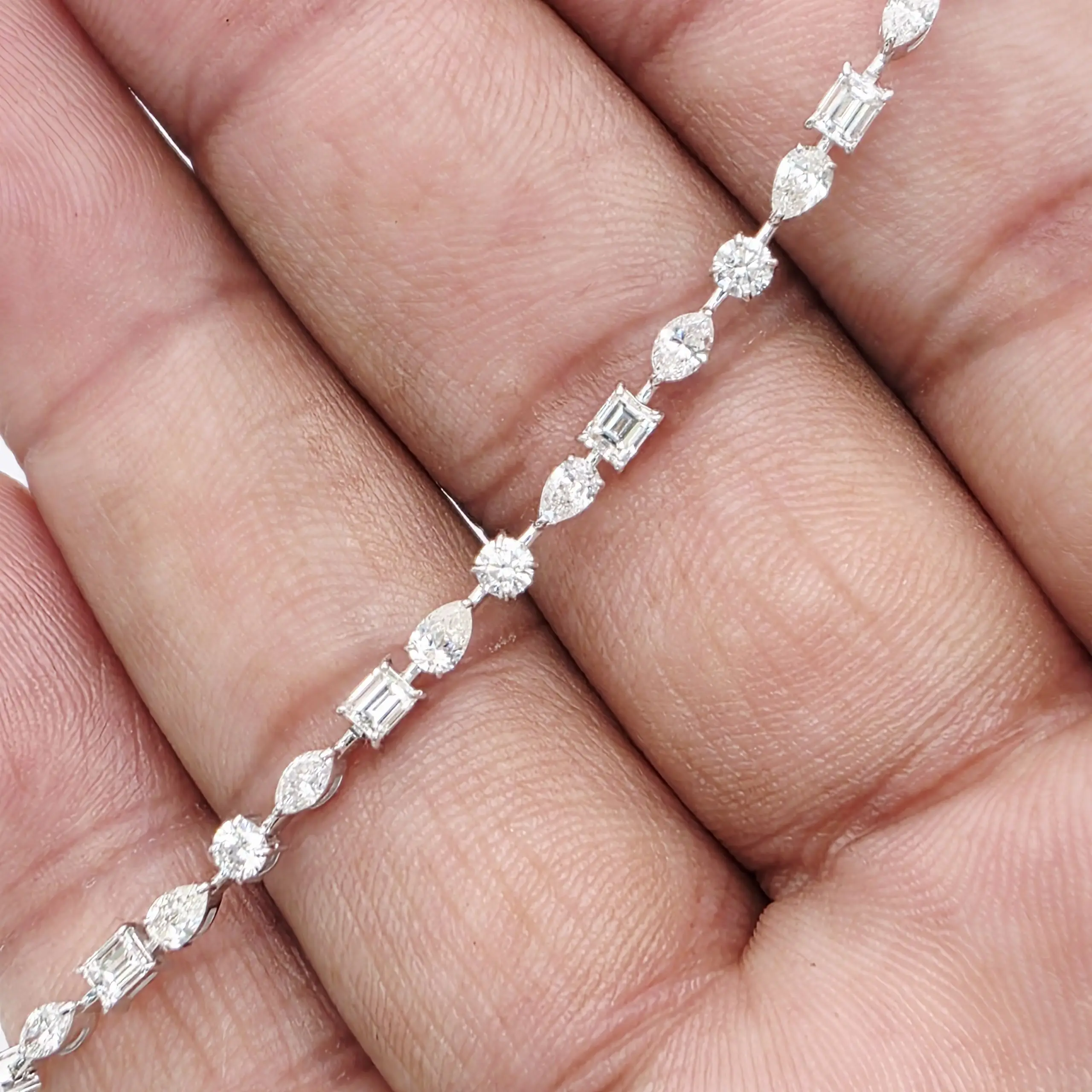 1.62 cts multi shape natural diamond tennis bracelet in 18K white gold