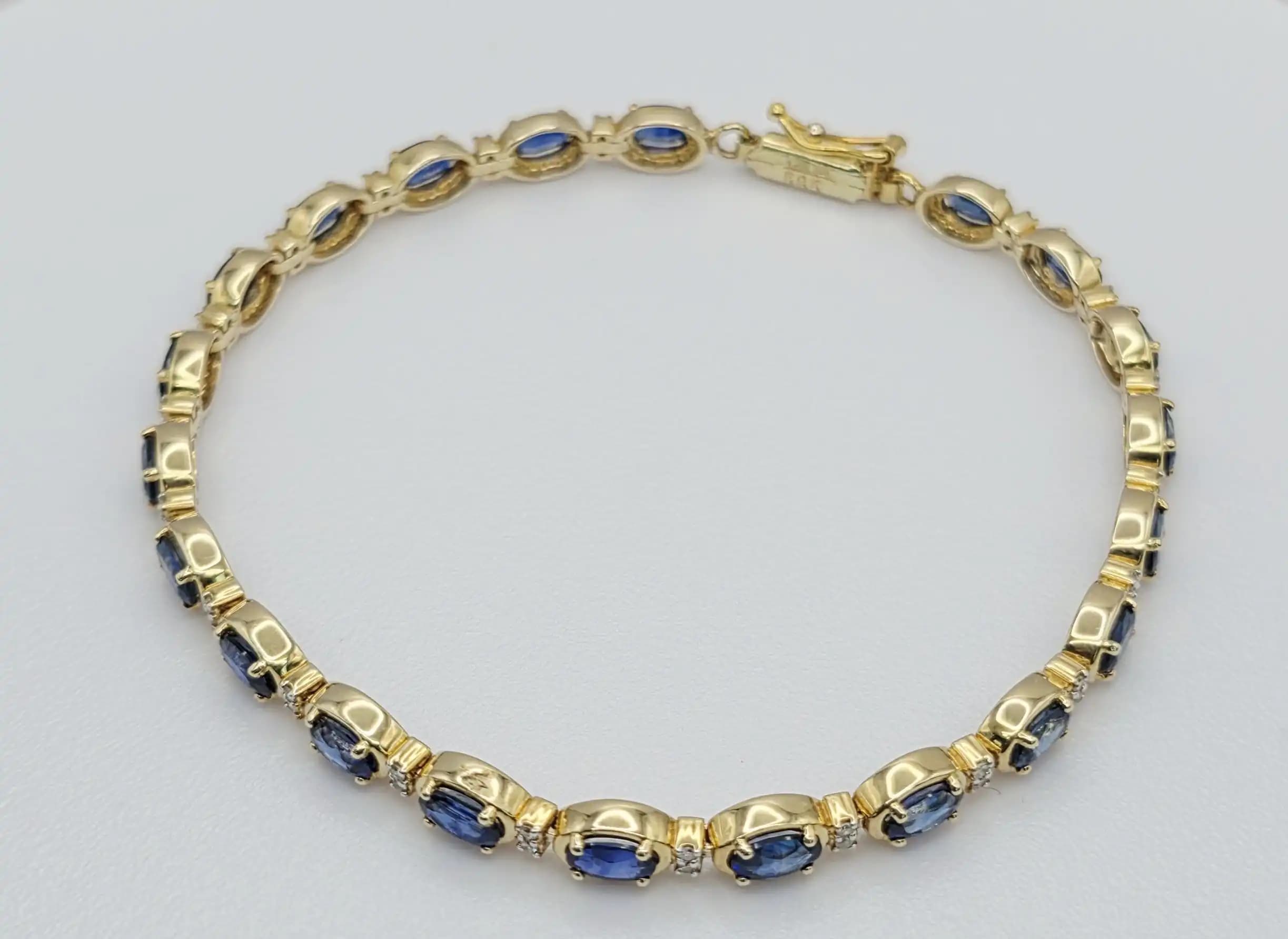5.78 cts oval natural blue sapphire and diamond bracelet in 14K yellow gold