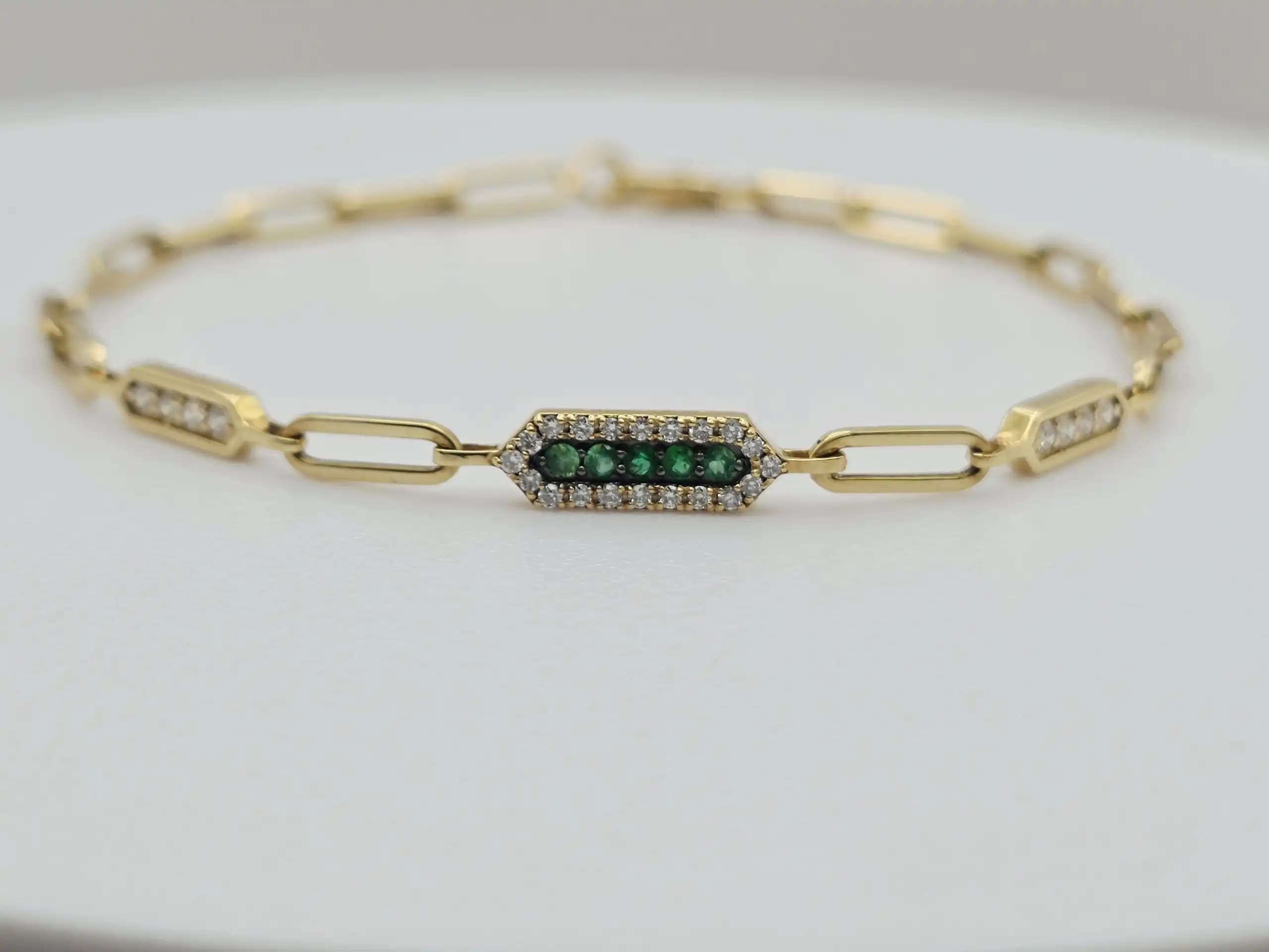 0.06 cts round natural emerald and diamond link bracelet in 18K yellow gold