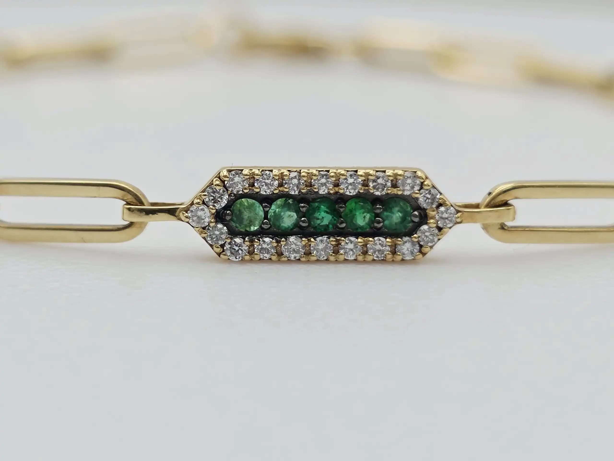 0.06 cts round natural emerald and diamond link bracelet in 18K yellow gold