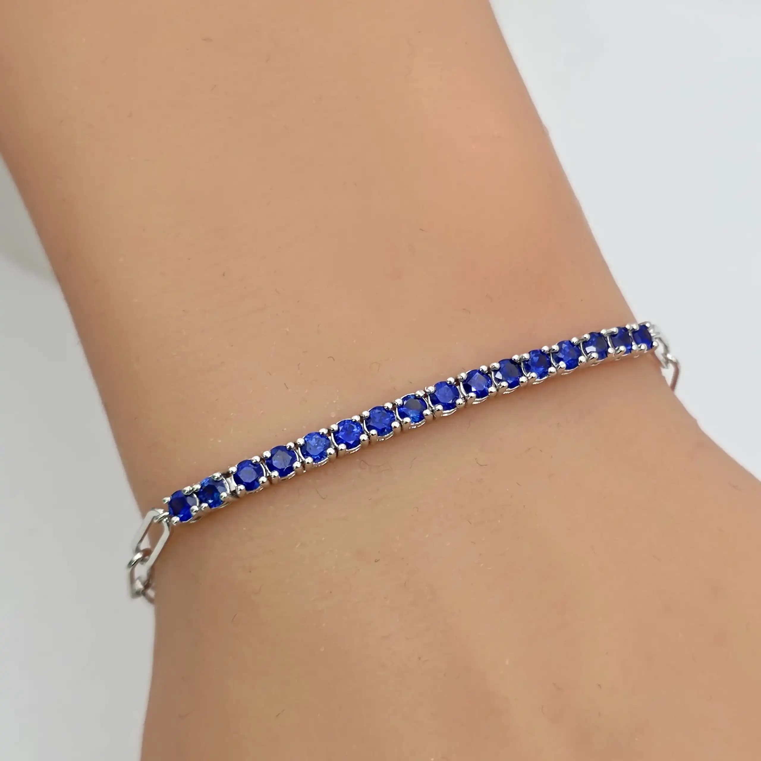 1.64 cts Round natural blue sapphire tennis bracelet in 14K white gold