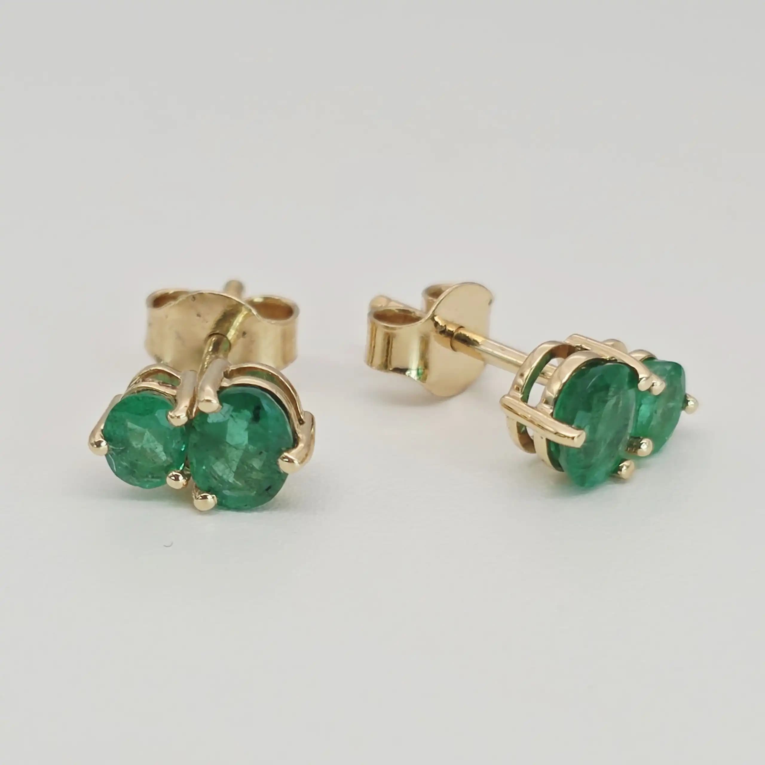 1.21 cts oval natural emerald stud earrings in 18K yellow gold