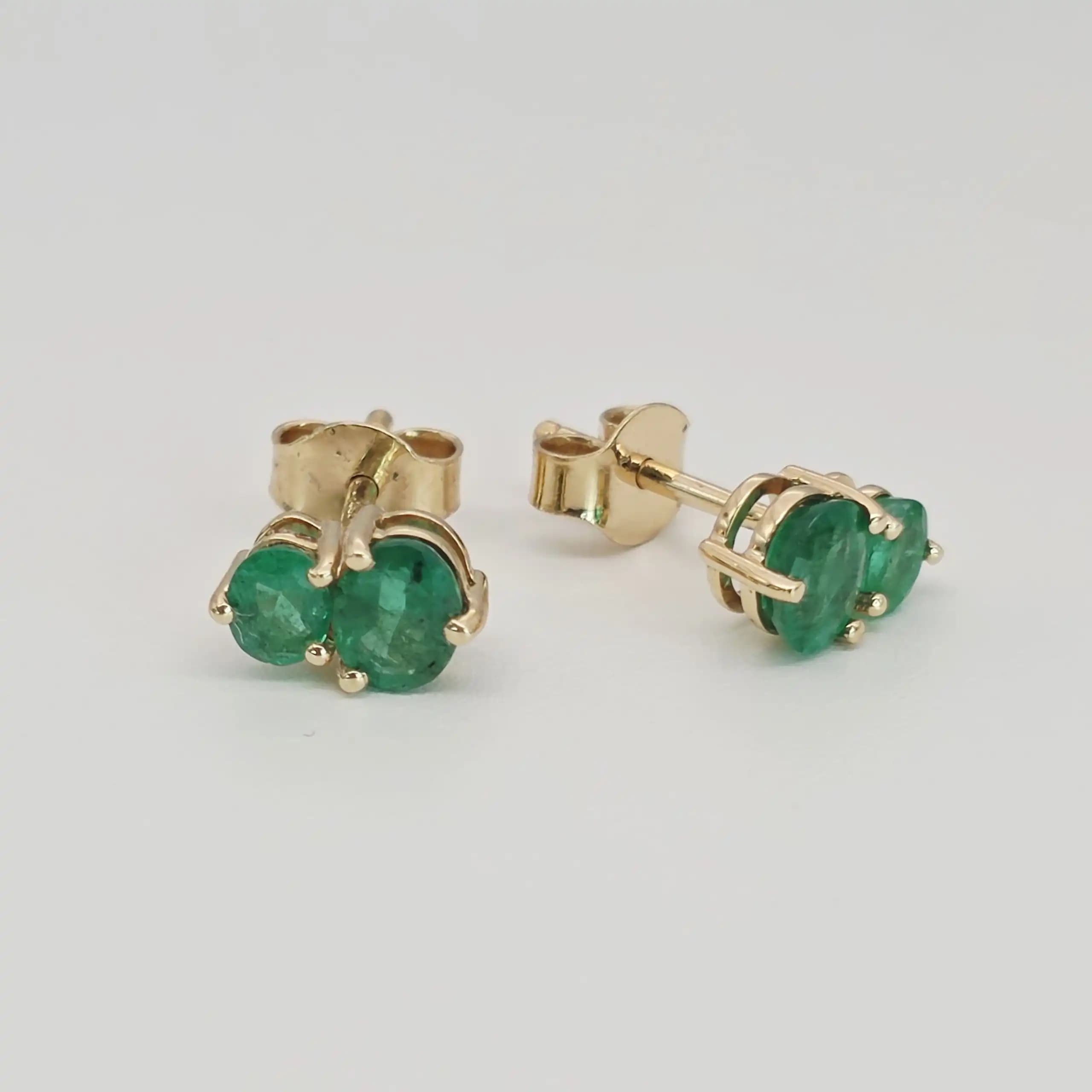 1.21 cts oval natural emerald stud earrings in 18K yellow gold