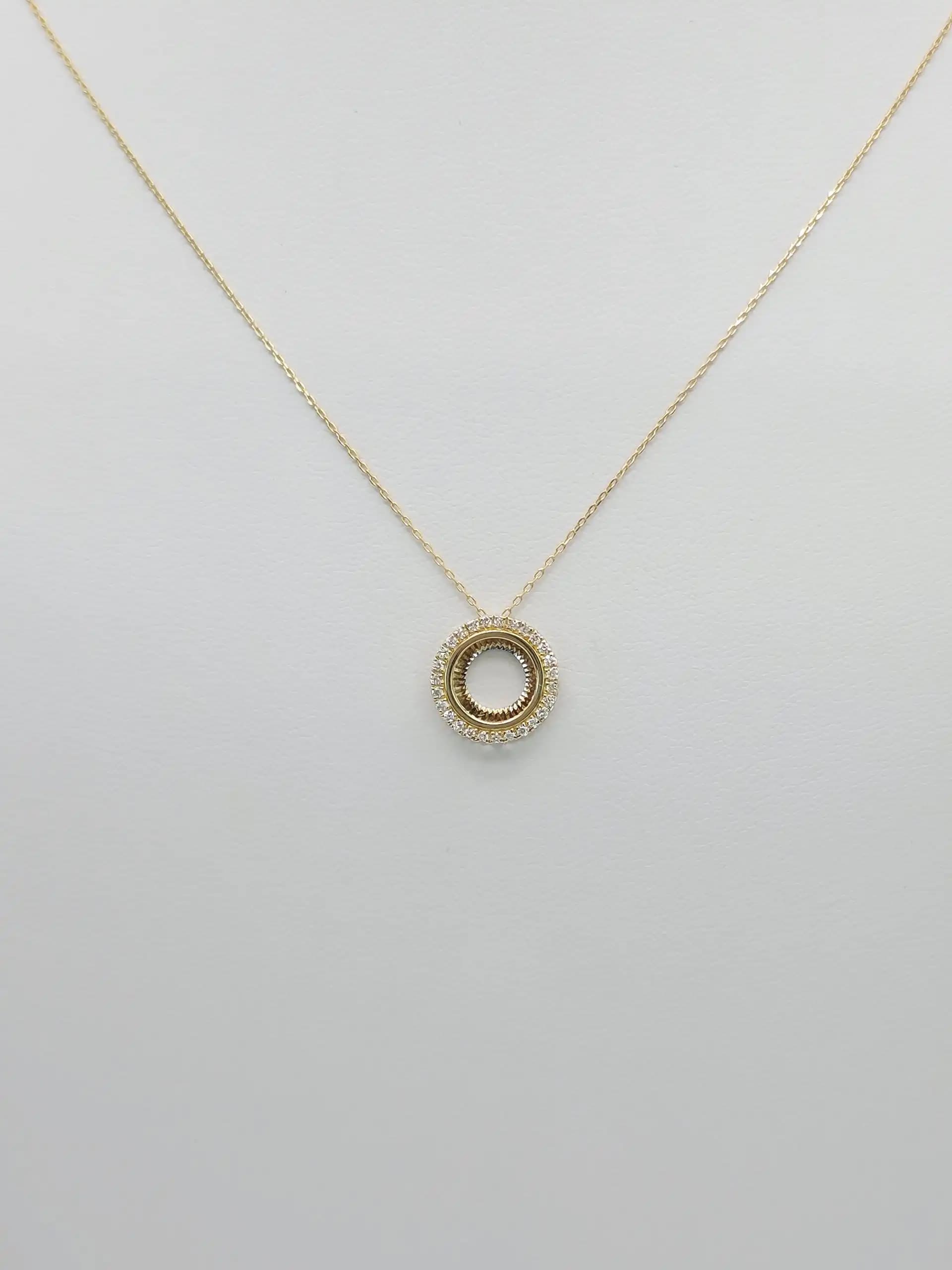 Round pendent Mecklace