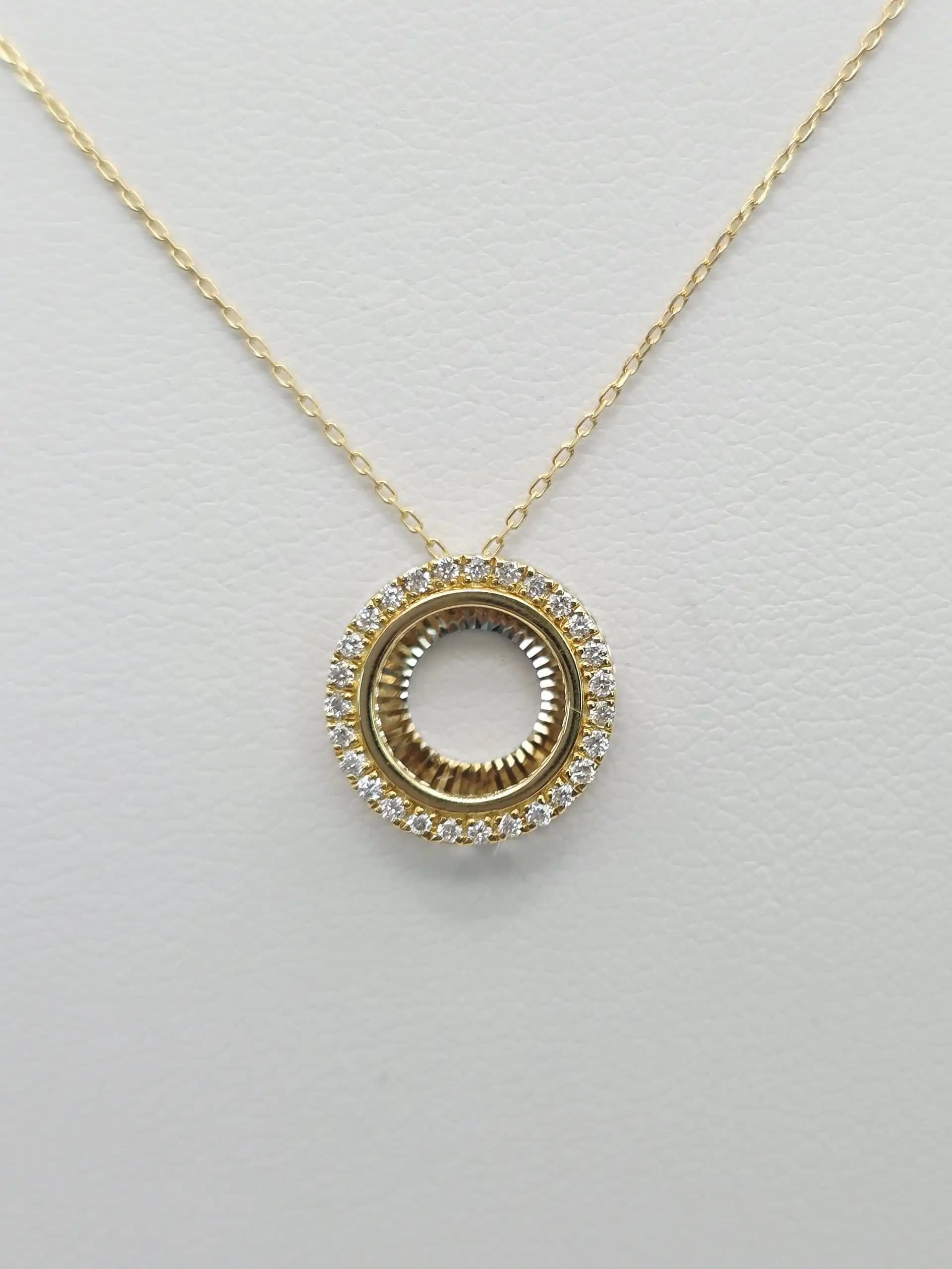 Round pendent Mecklace