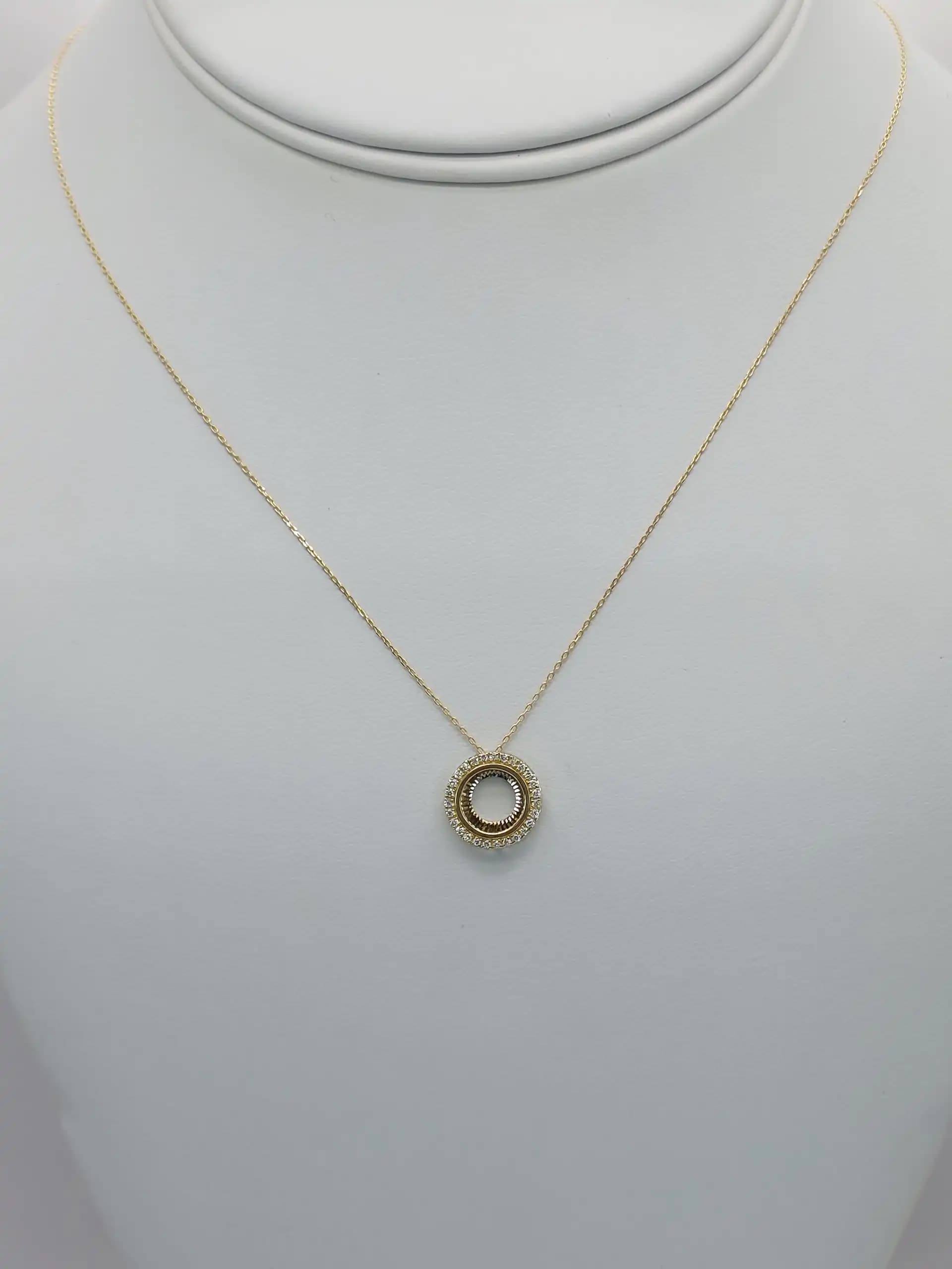 Round pendent Mecklace