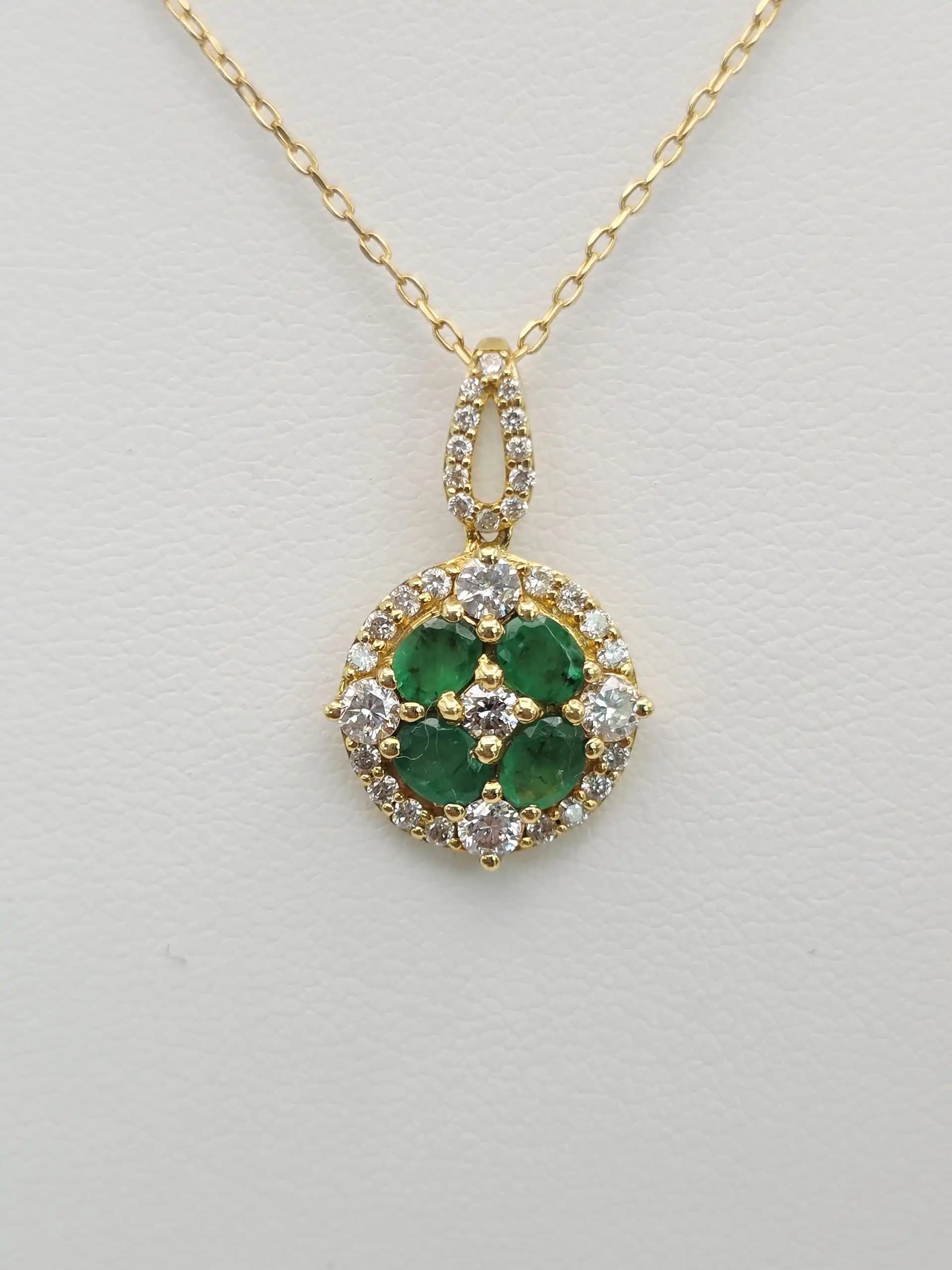 Emerlad and Diamond Flower Pendent Necklace