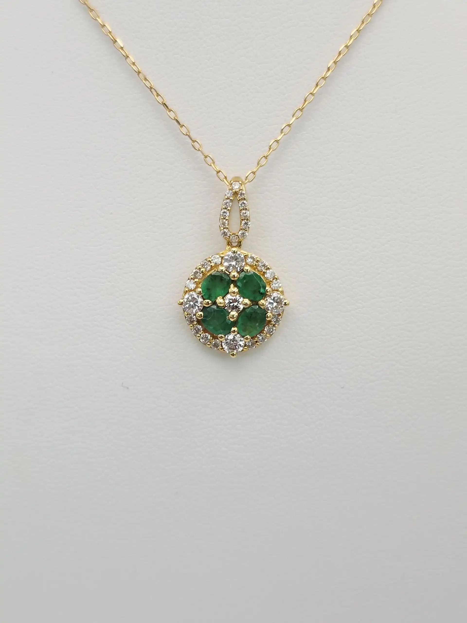 Emerlad and Diamond Flower Pendent Necklace