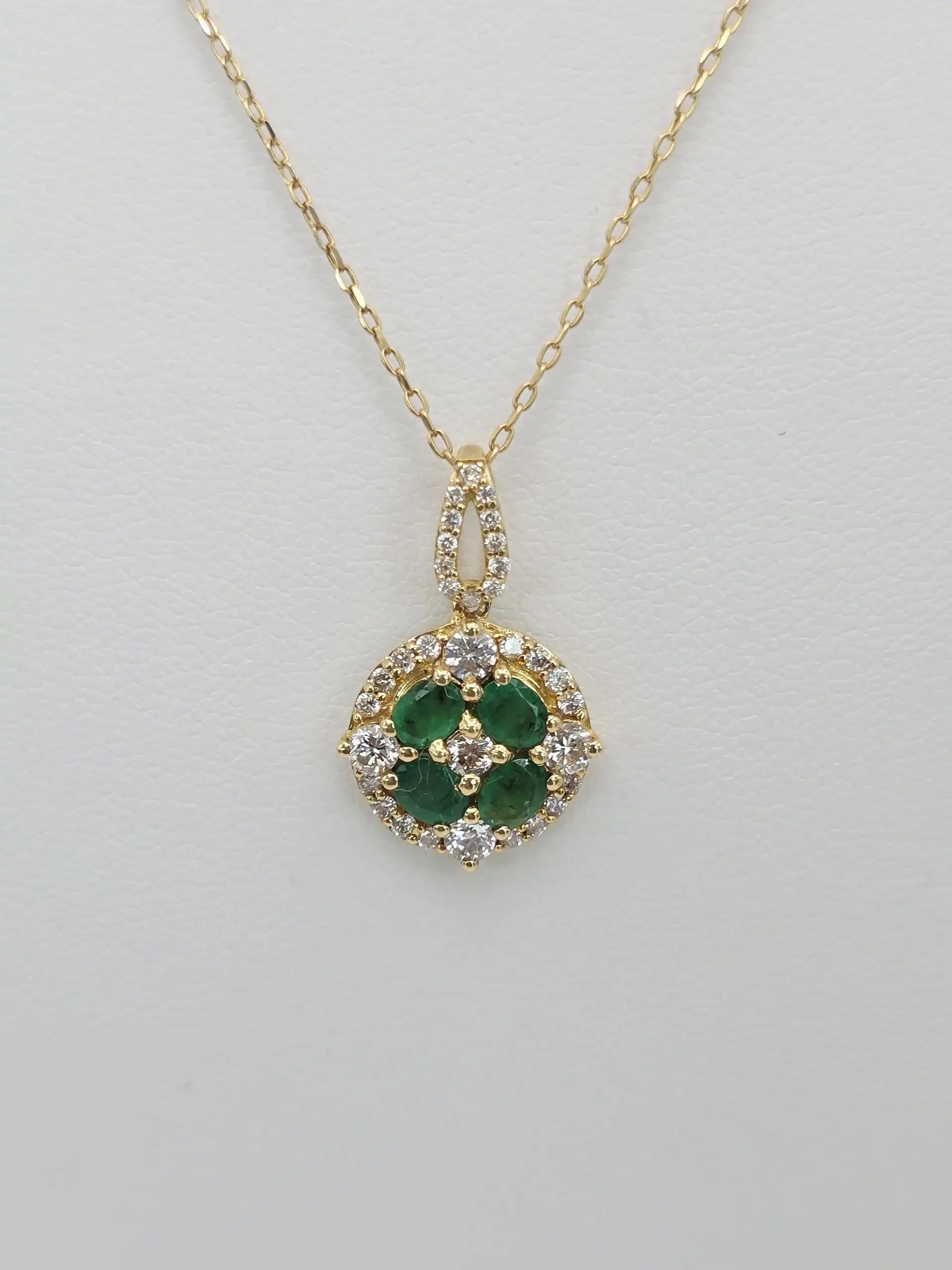 Emerlad and Diamond Flower Pendent Necklace
