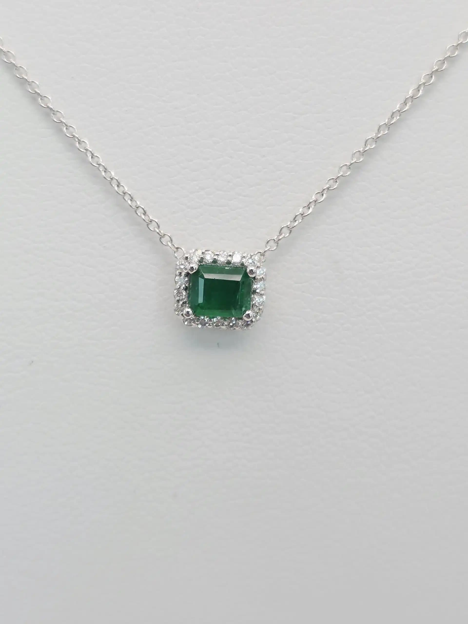 Emerlad and Diamond Holo Pendent Necklace