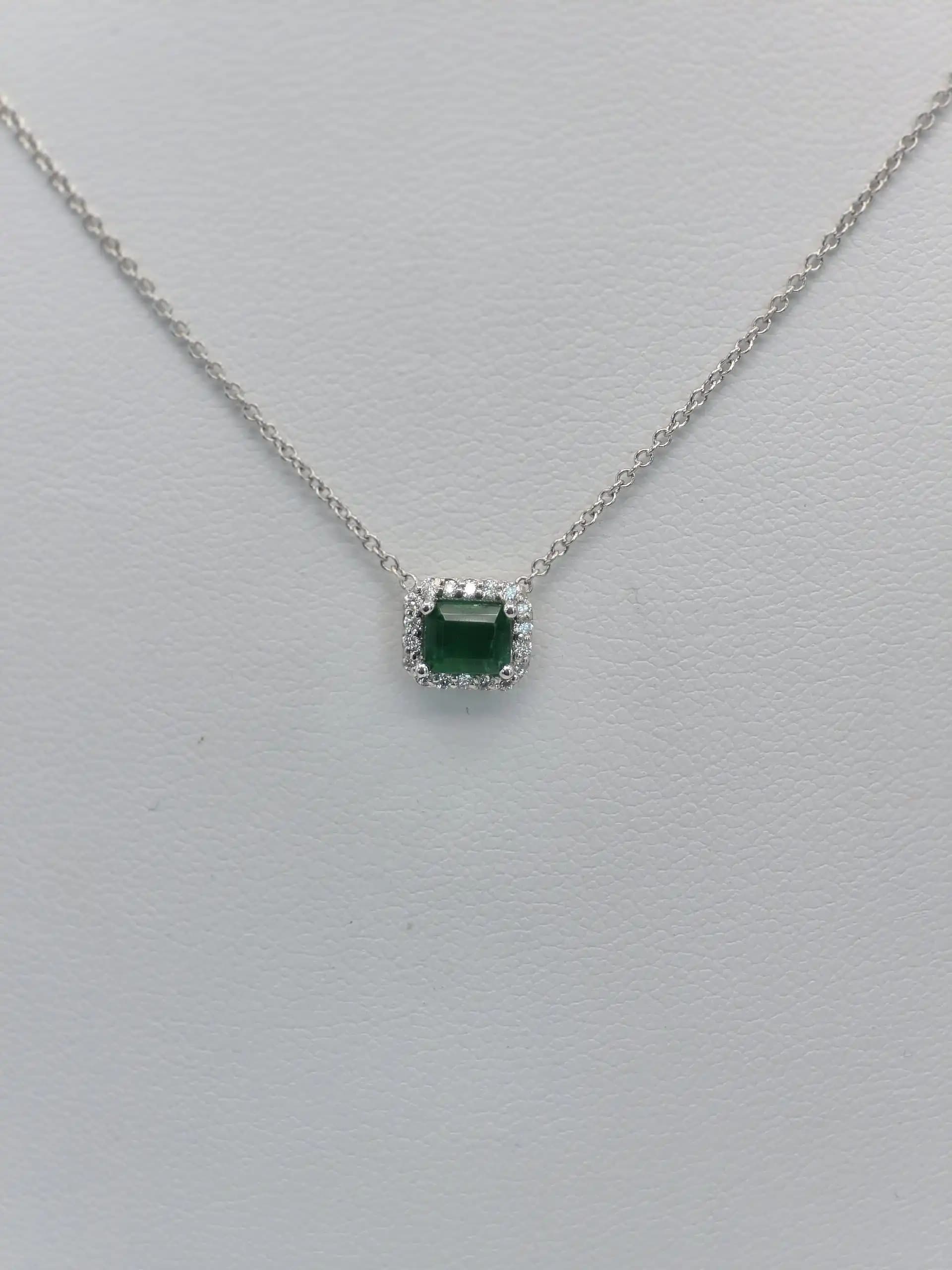 Emerlad and Diamond Holo Pendent Necklace