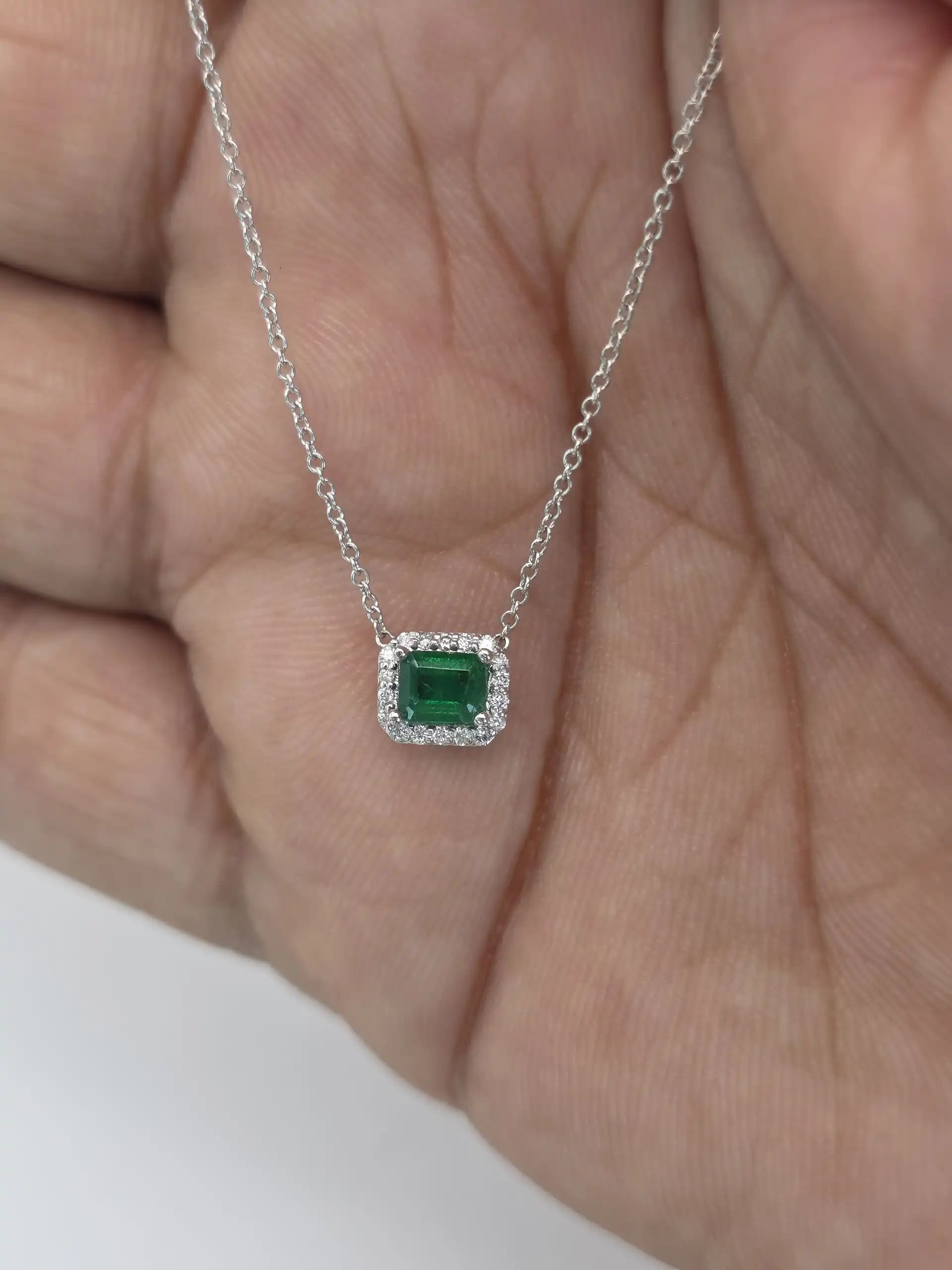 Emerlad and Diamond Holo Pendent Necklace