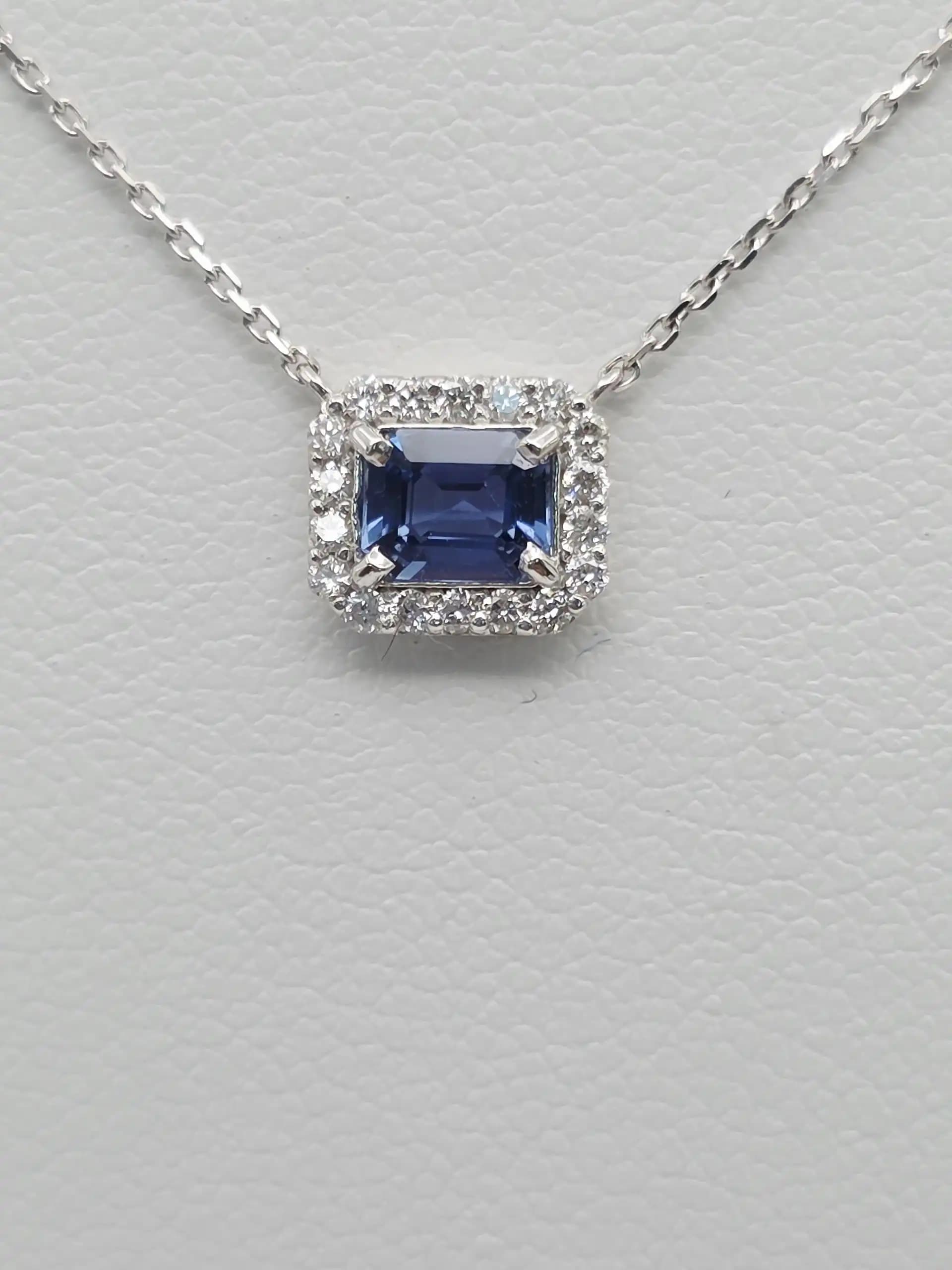 Pendent necklace