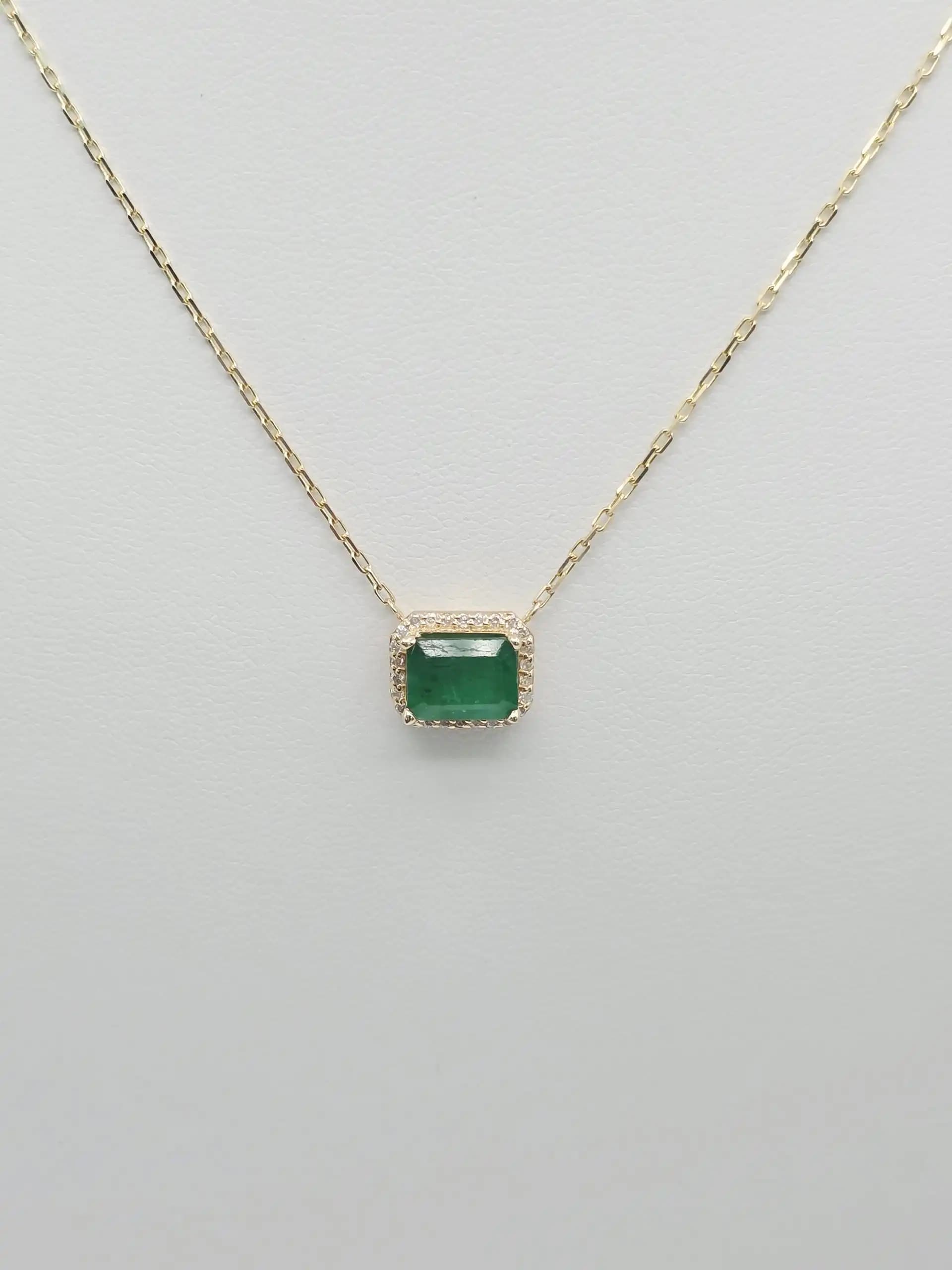 Emerlad and Diamond Holo Pendent Necklace
