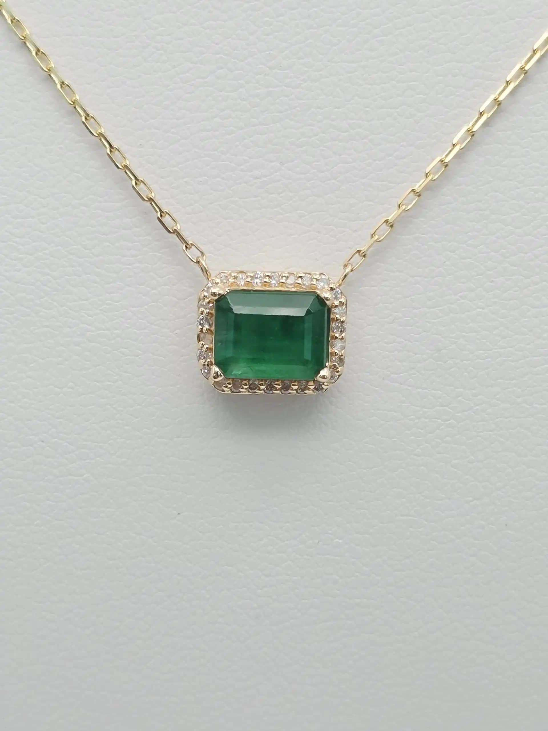 Emerlad and Diamond Holo Pendent Necklace