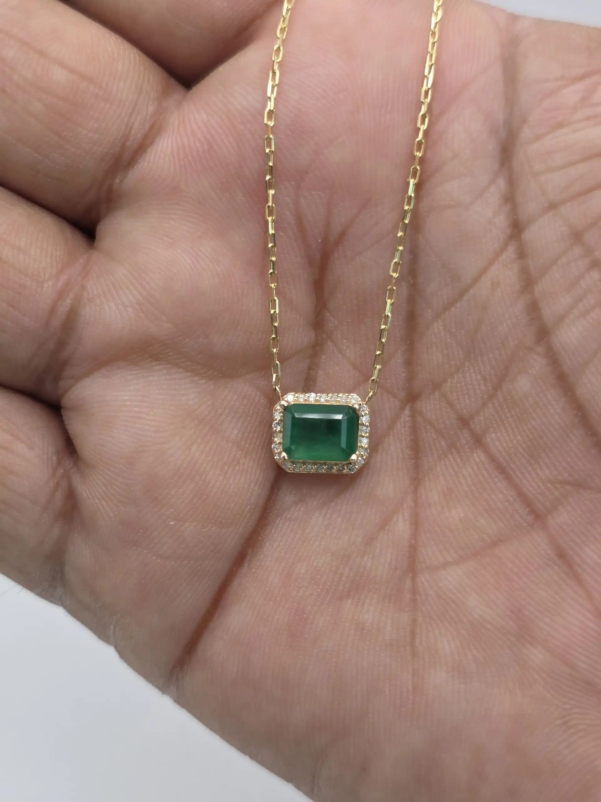 Emerlad and Diamond Holo Pendent Necklace