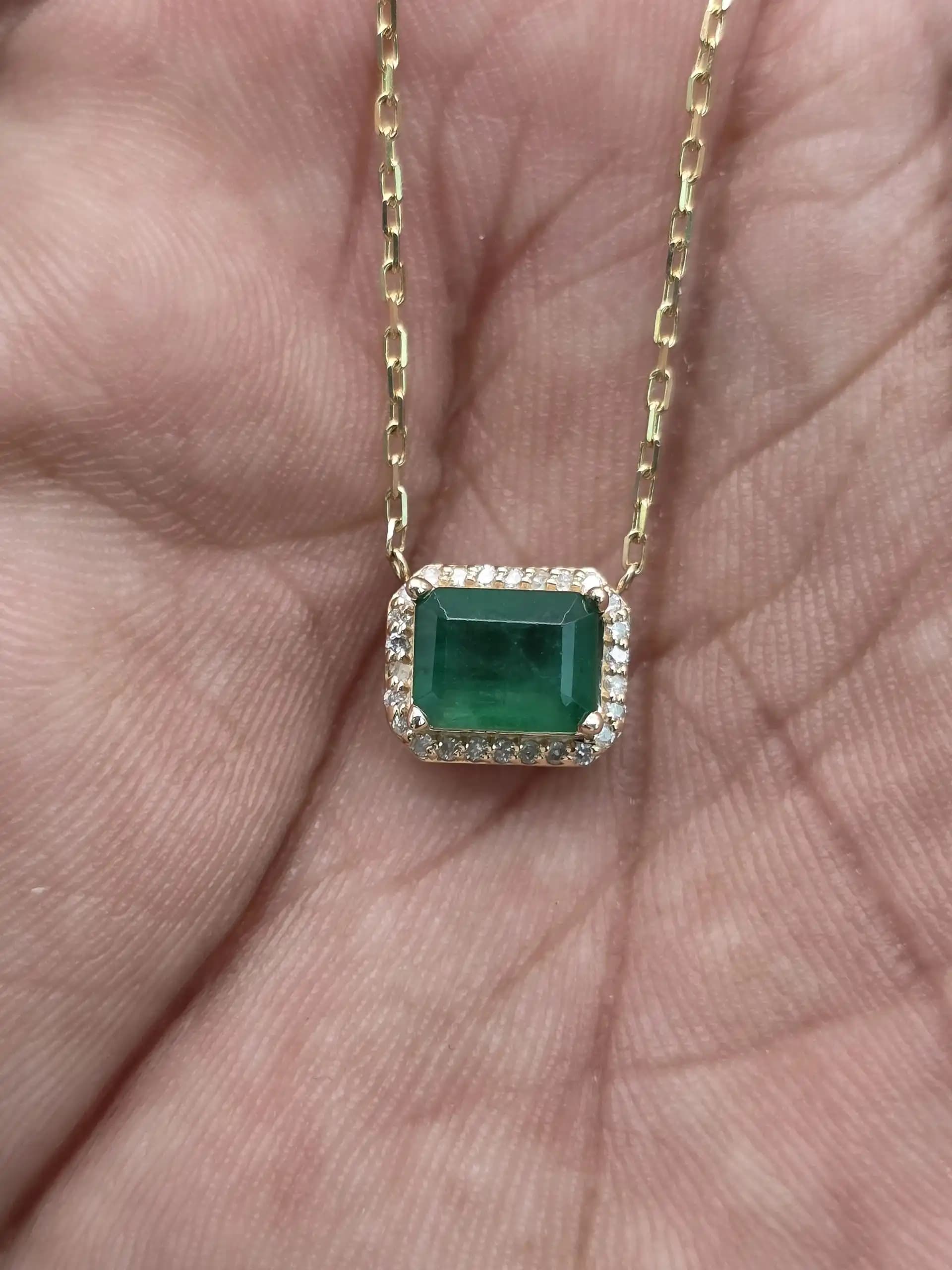 Emerlad and Diamond Holo Pendent Necklace