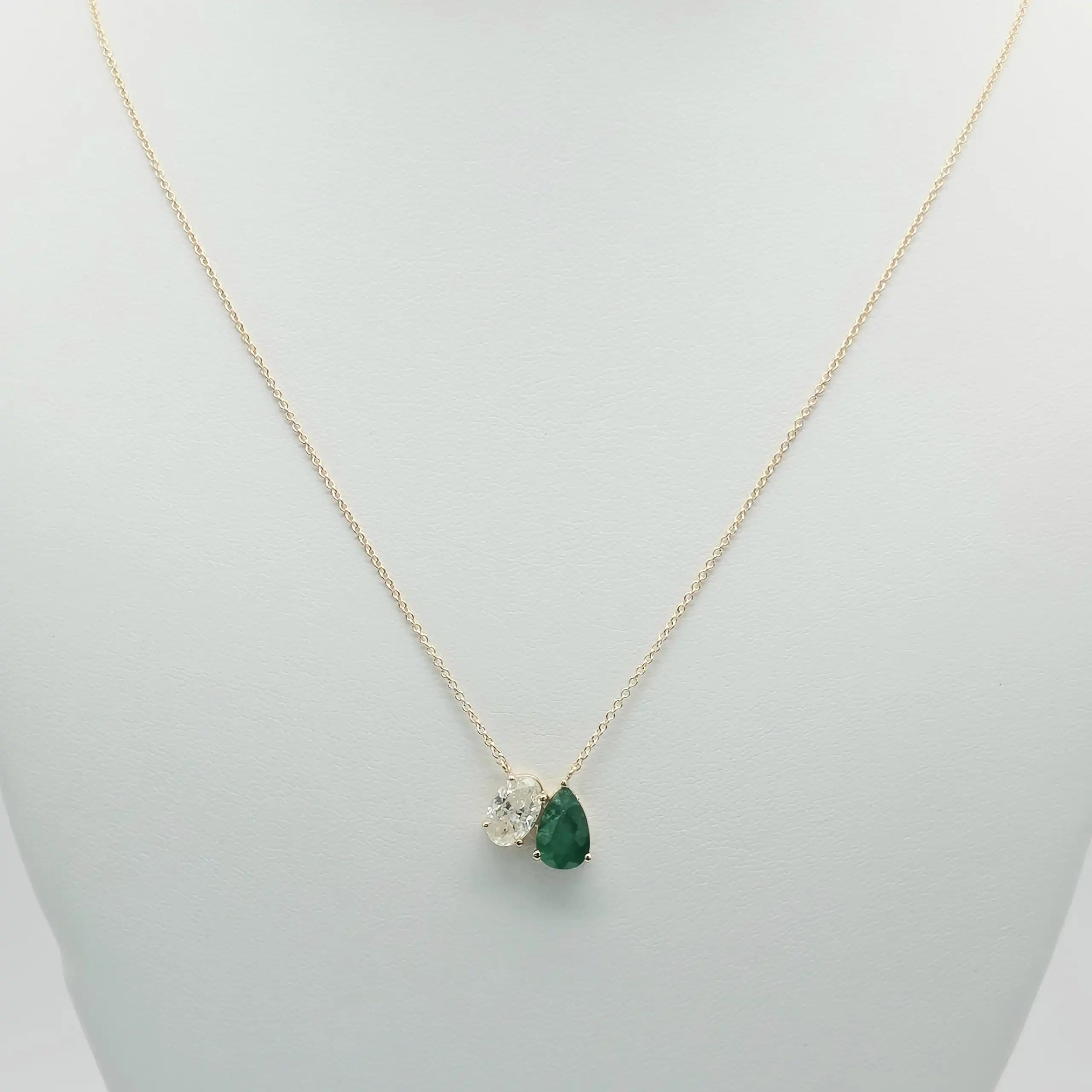 1 cts pear shape natural emerlad and 1 cts oval shape natural diamond necklace