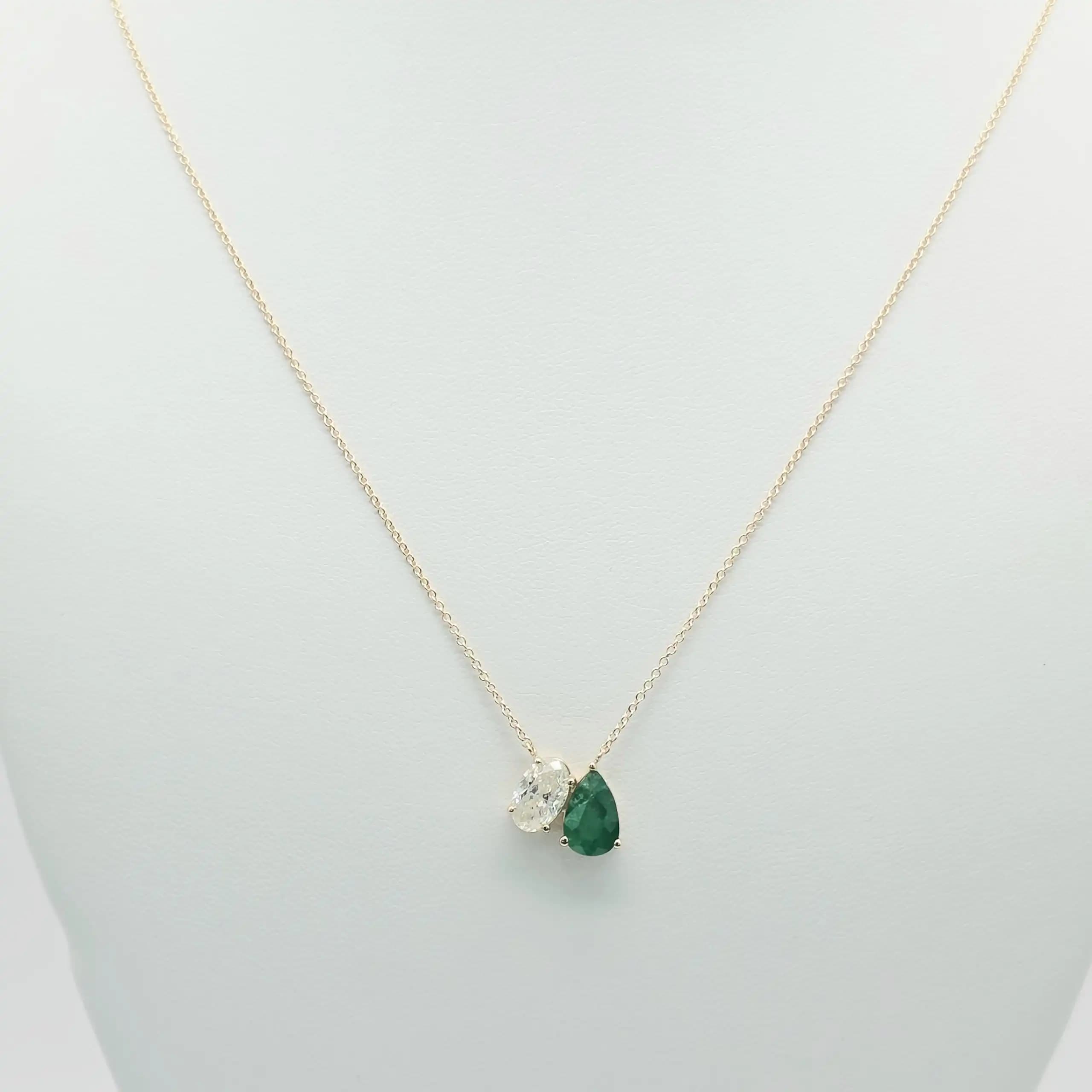 1 cts pear shape natural emerlad and 1 cts oval shape natural diamond necklace