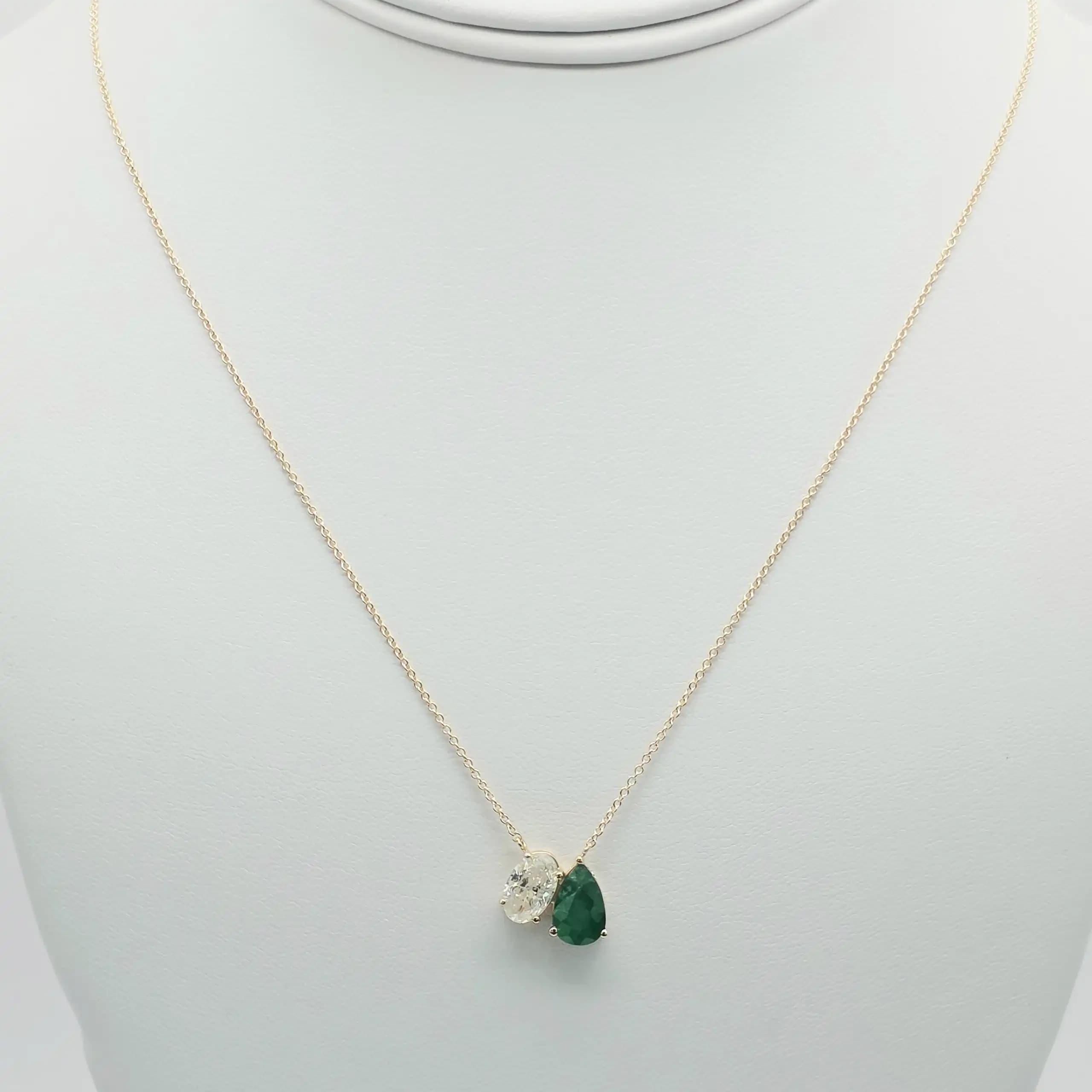 1 cts pear shape natural emerlad and 1 cts oval shape natural diamond necklace