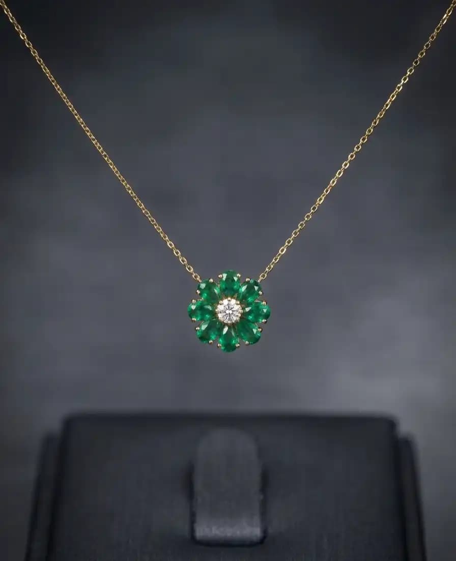 Emerlad and Diamond Flower Pendent Necklace