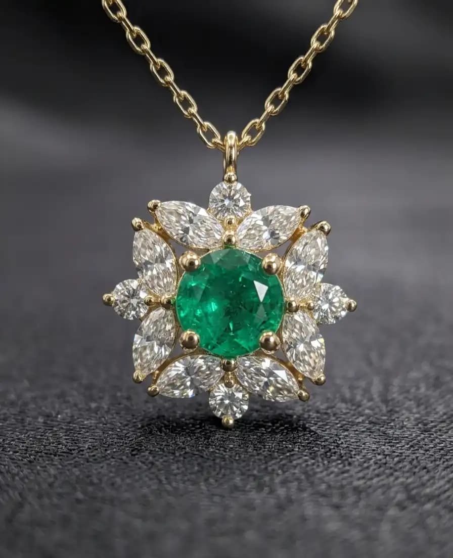 0.50 cts round natural emerald and diamond cluster pendant in 18K yellow gold