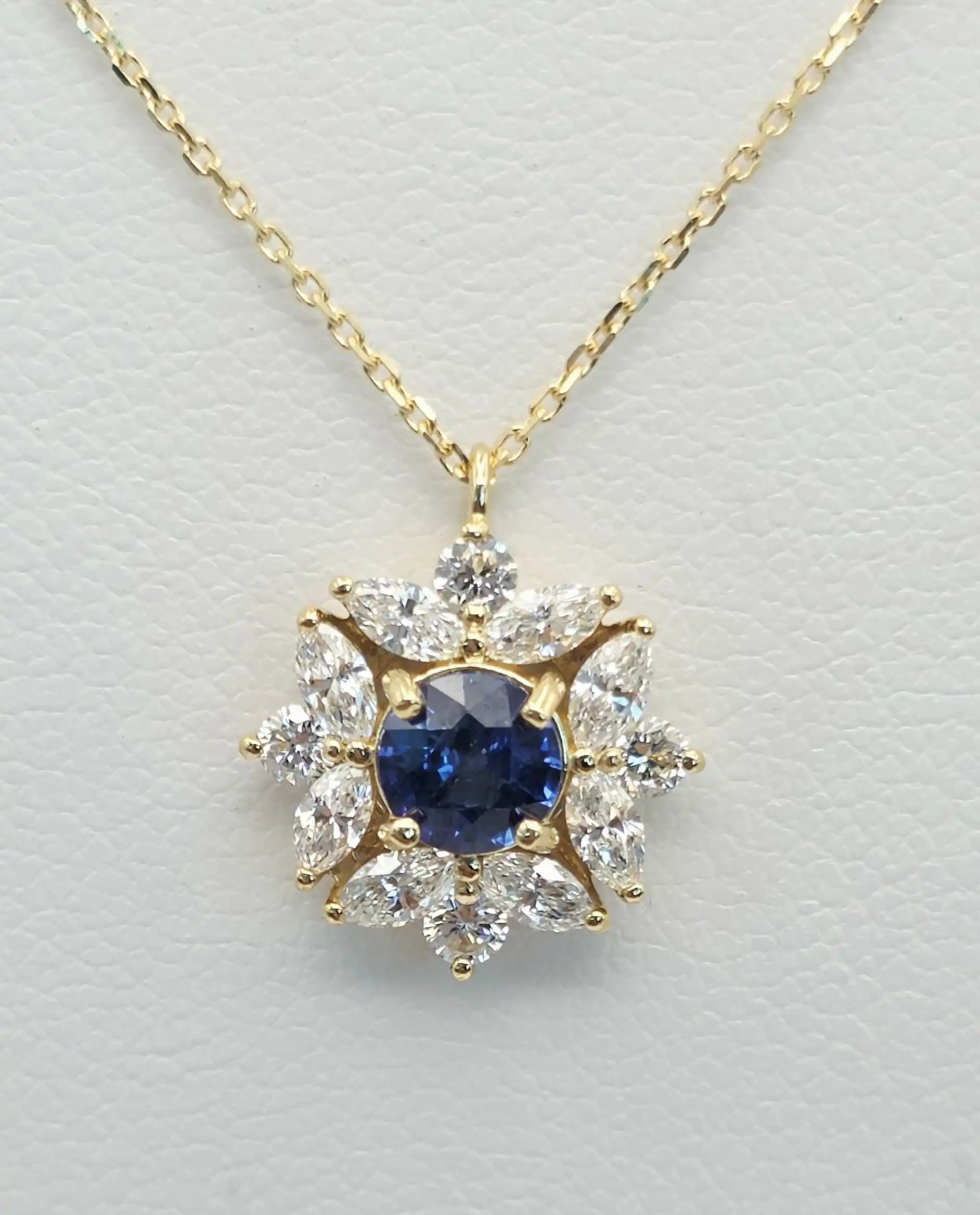 0.63 cts round natural blue sapphire and diamond cluster pendant in 18K yellow gold