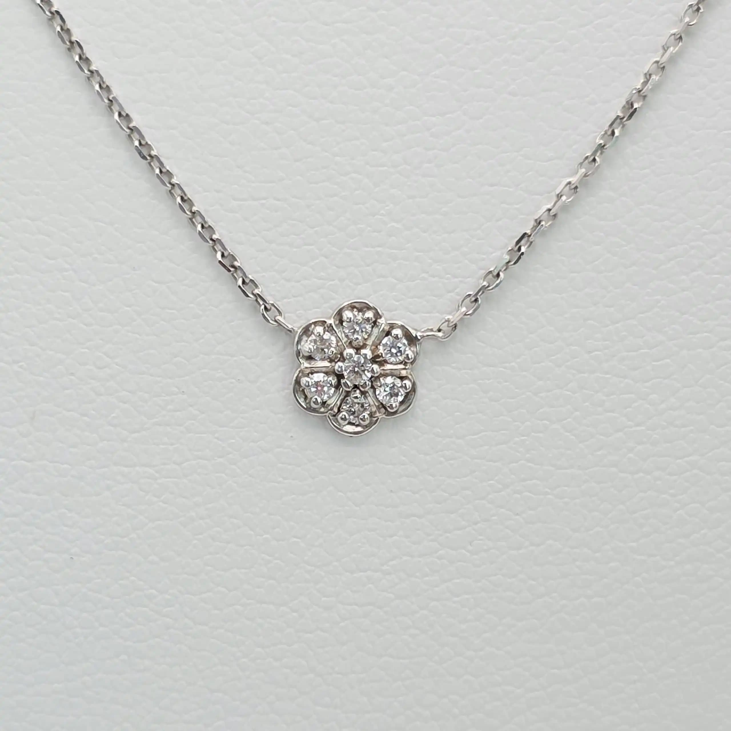 Diamond Flower Pendent Necklace