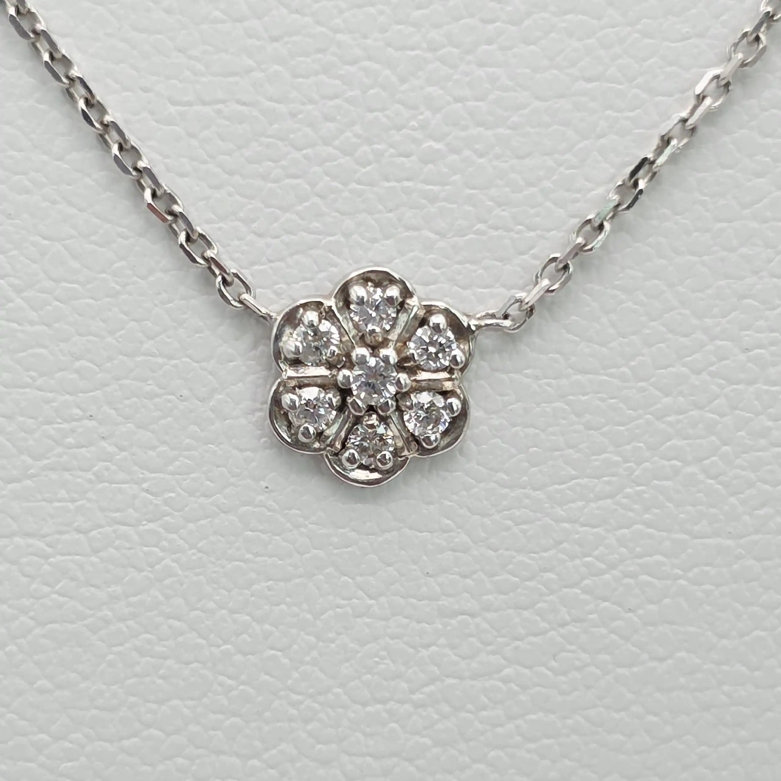 Diamond Flower Pendent Necklace