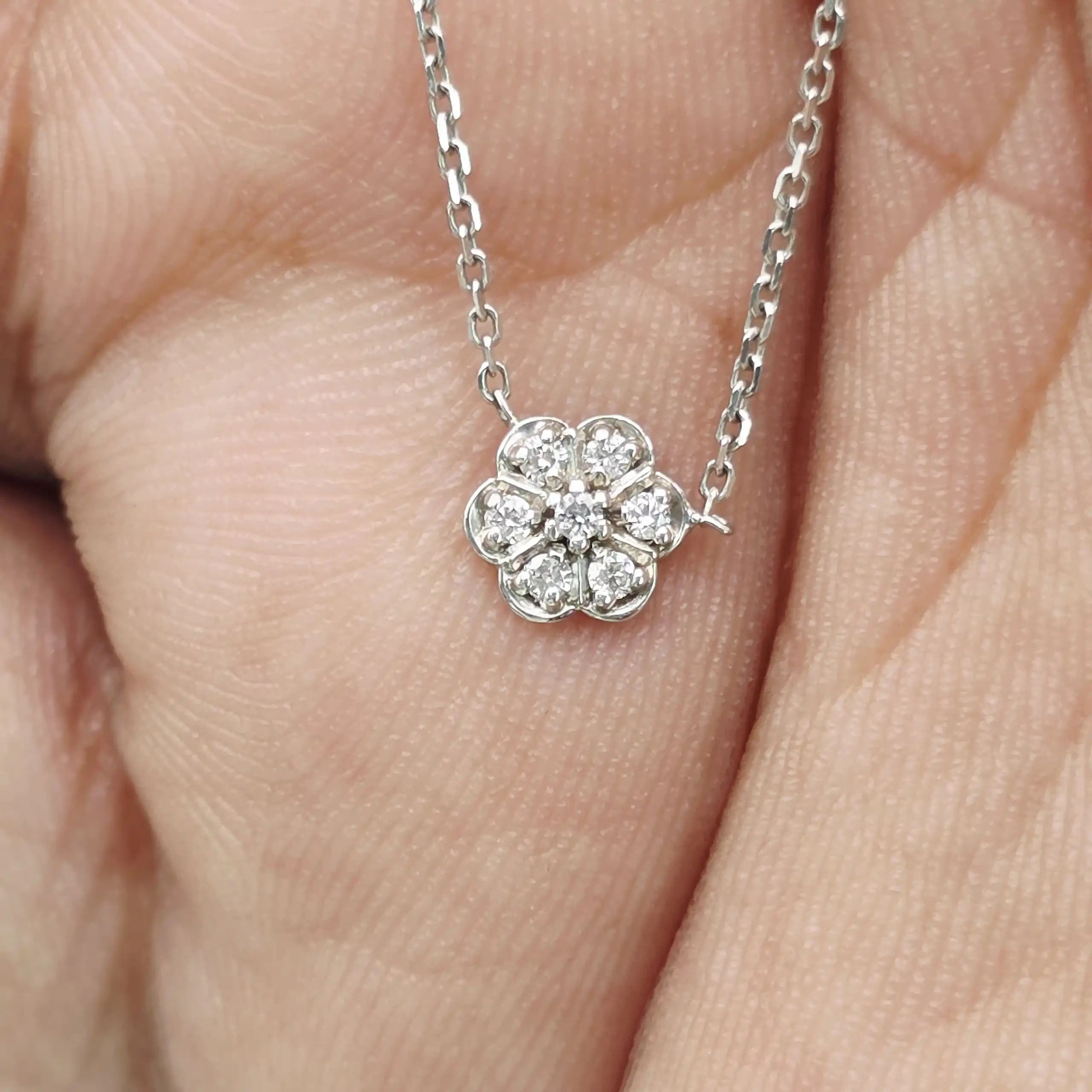 Diamond Flower Pendent Necklace