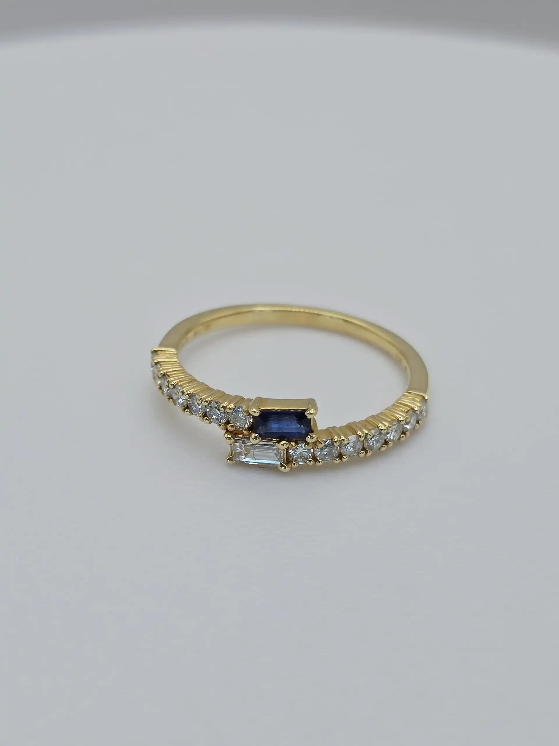 0.15 cts baguette natural blue sapphire and diamond band ring in 18K yellow gold
