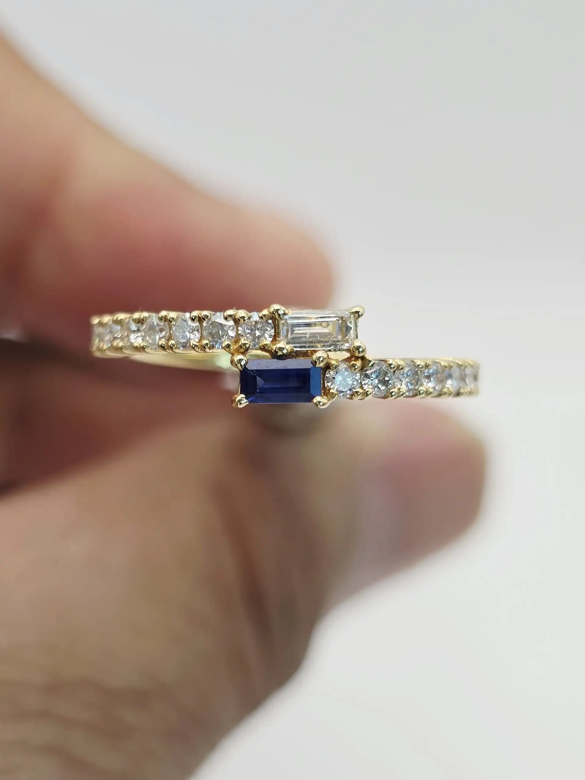 0.15 cts baguette natural blue sapphire and diamond band ring in 18K yellow gold