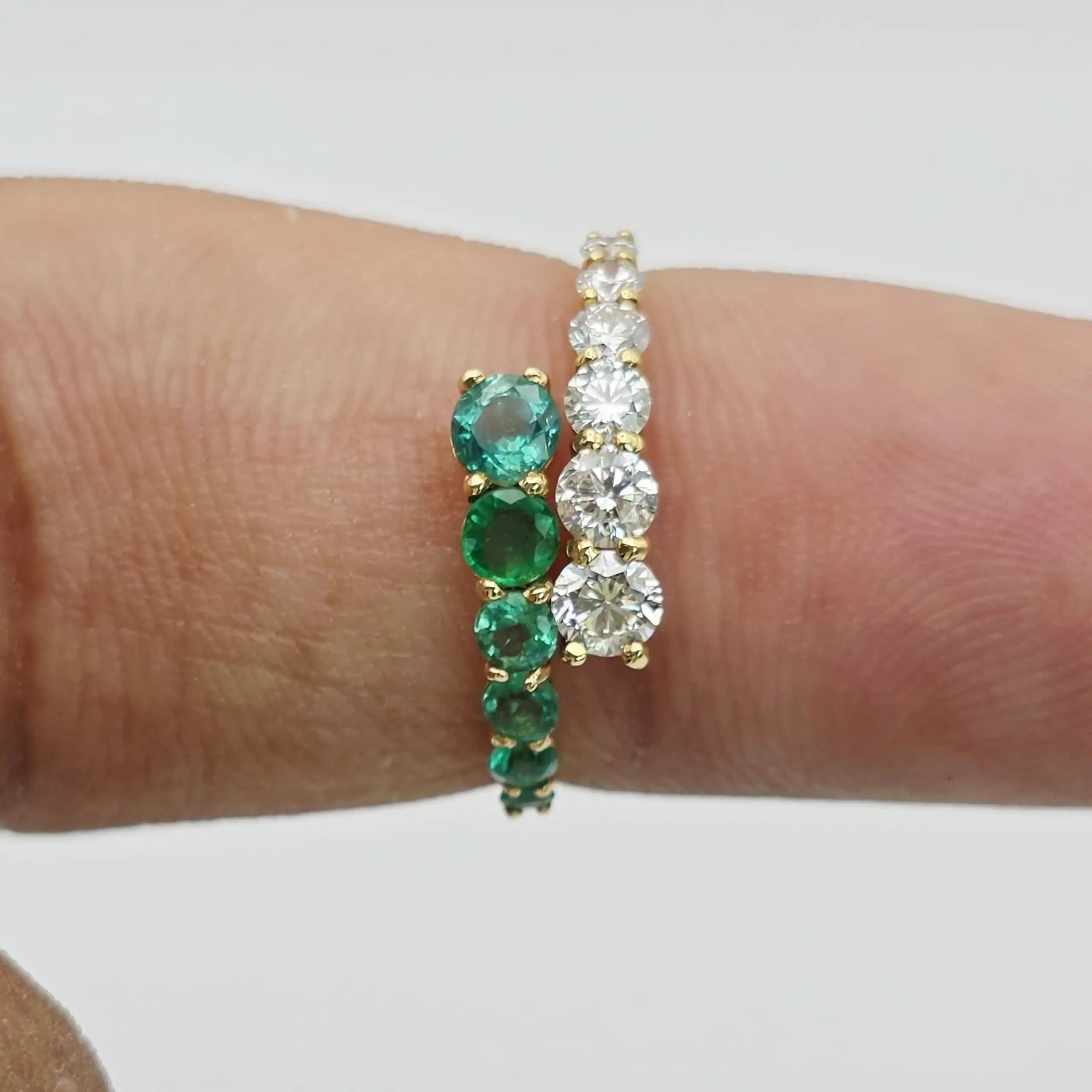 0.49 cts oval natural emerald and diamond band ring in 18K yellow gold
