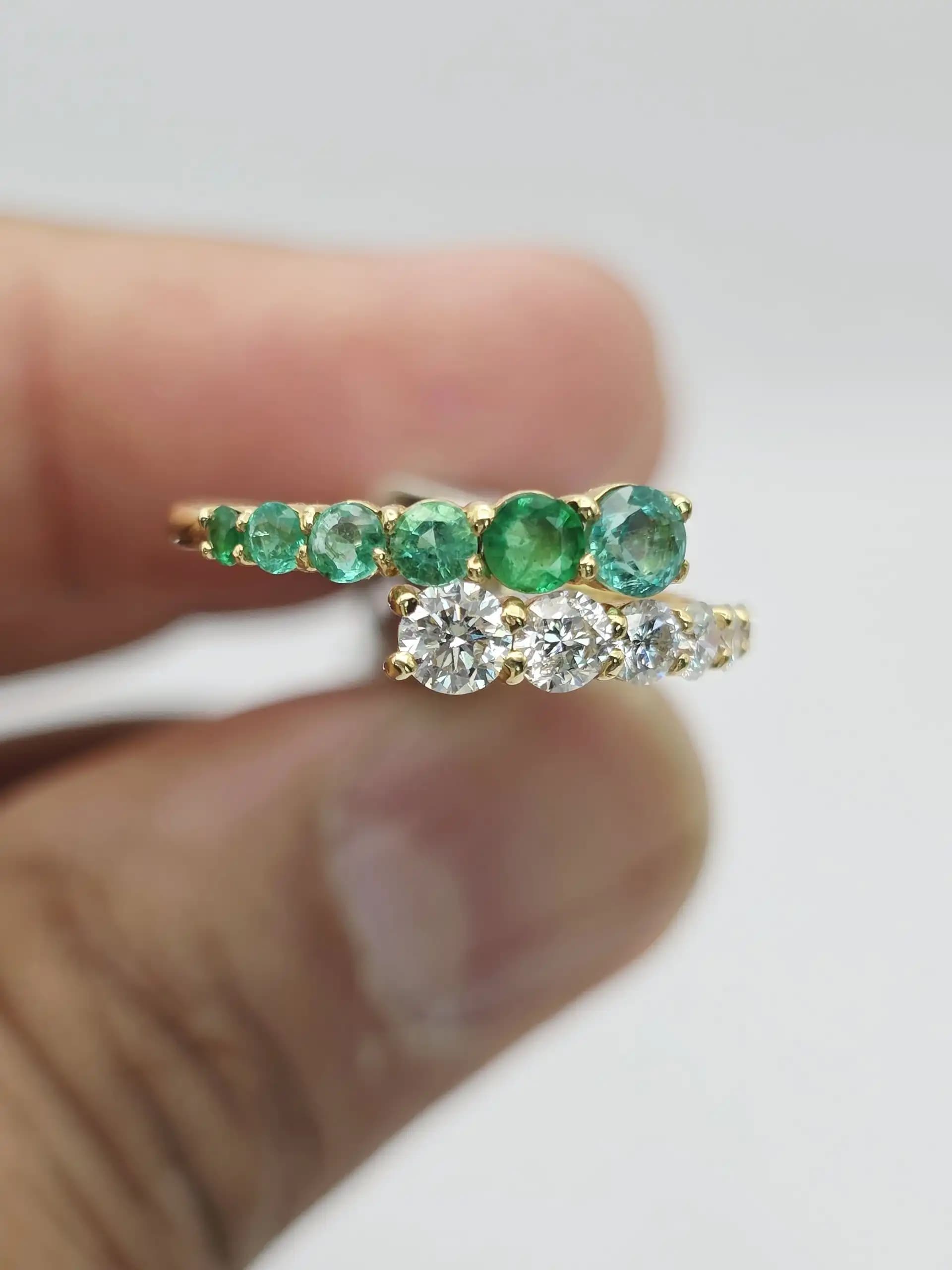 0.64 cts natural blue sapphire and diamond bypass ring in 18K yellow gold