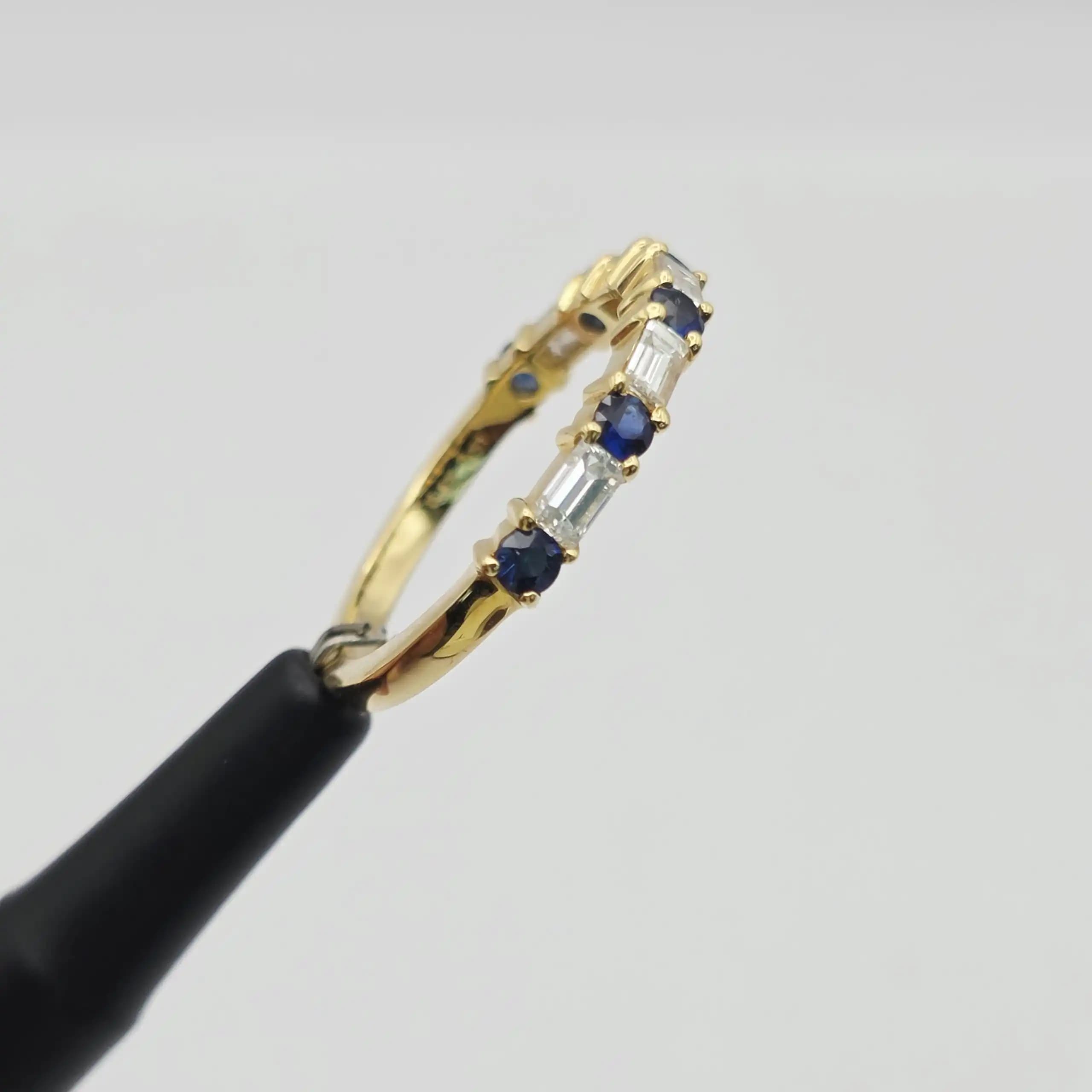 0.47 cts round natural blue sapphire and diamond band ring in 18K yellow gold
