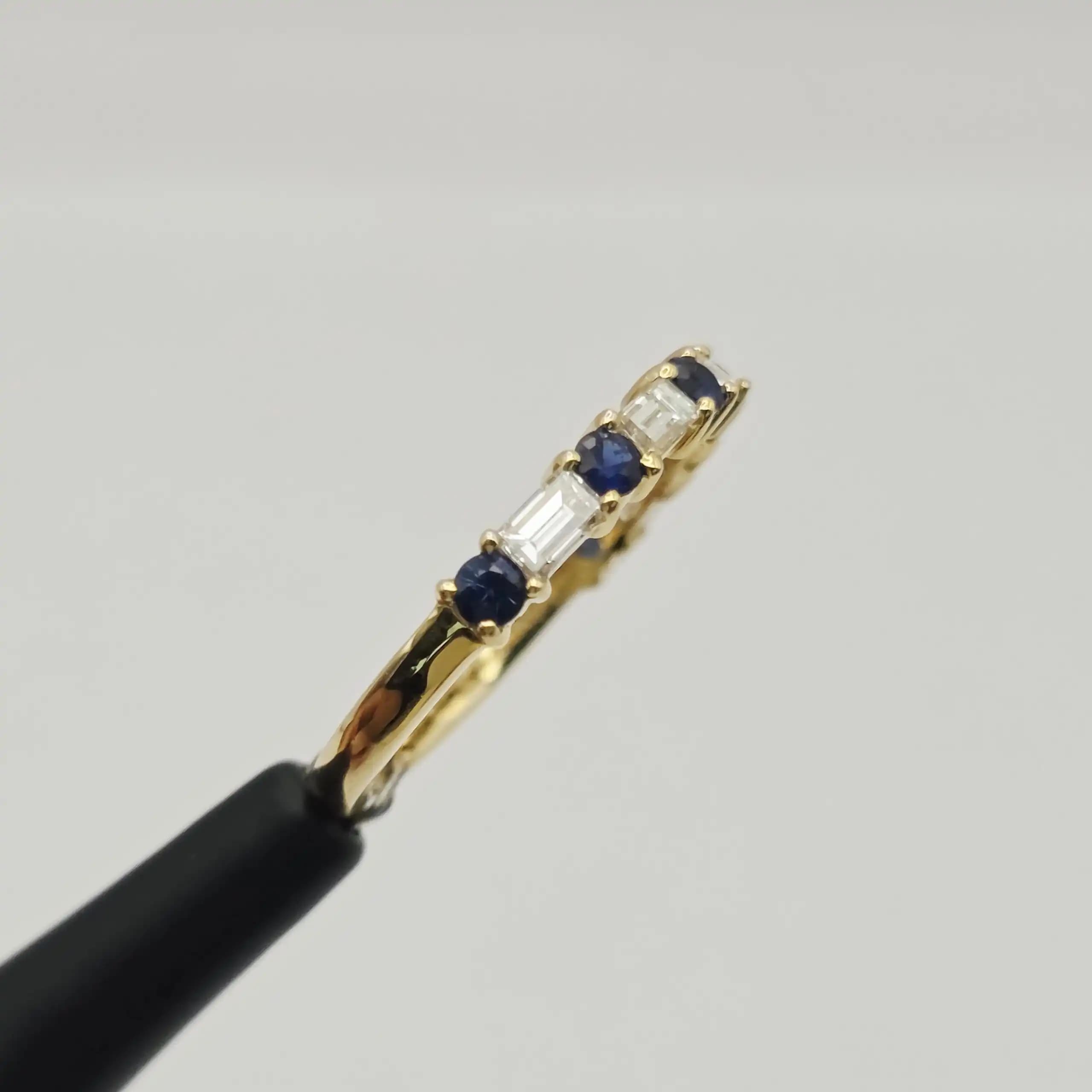 0.47 cts round natural blue sapphire and diamond band ring in 18K yellow gold