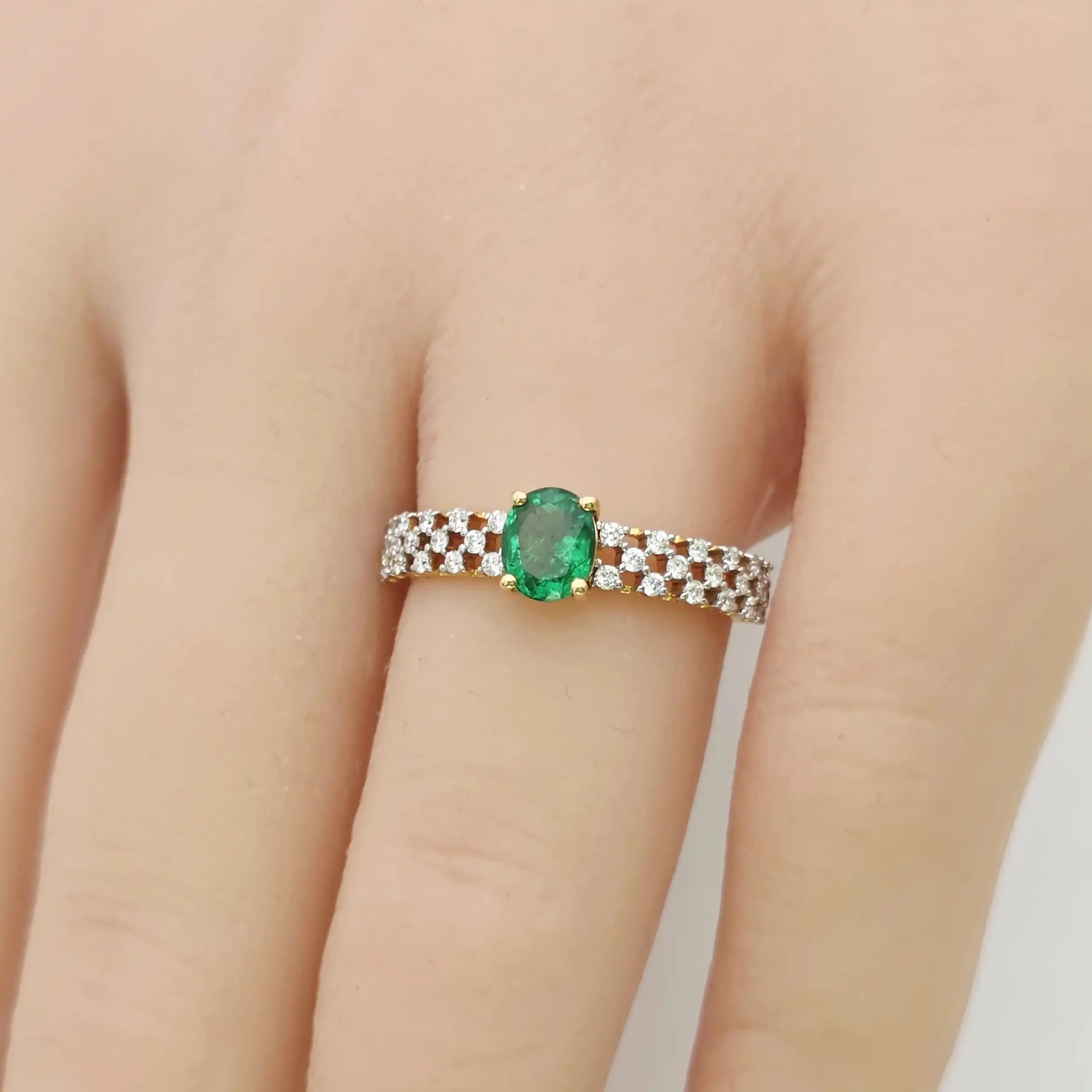 0.53 cts oval natural emerald and diamond ring in 18K yellow gold