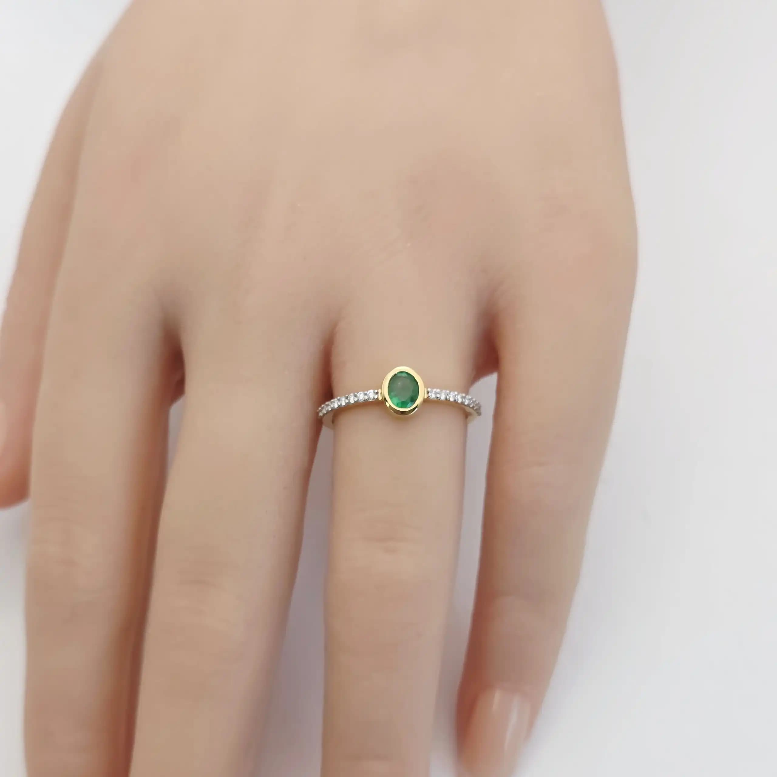 0.31 cts oval natural emerald bezel ring in 18K yellow gold