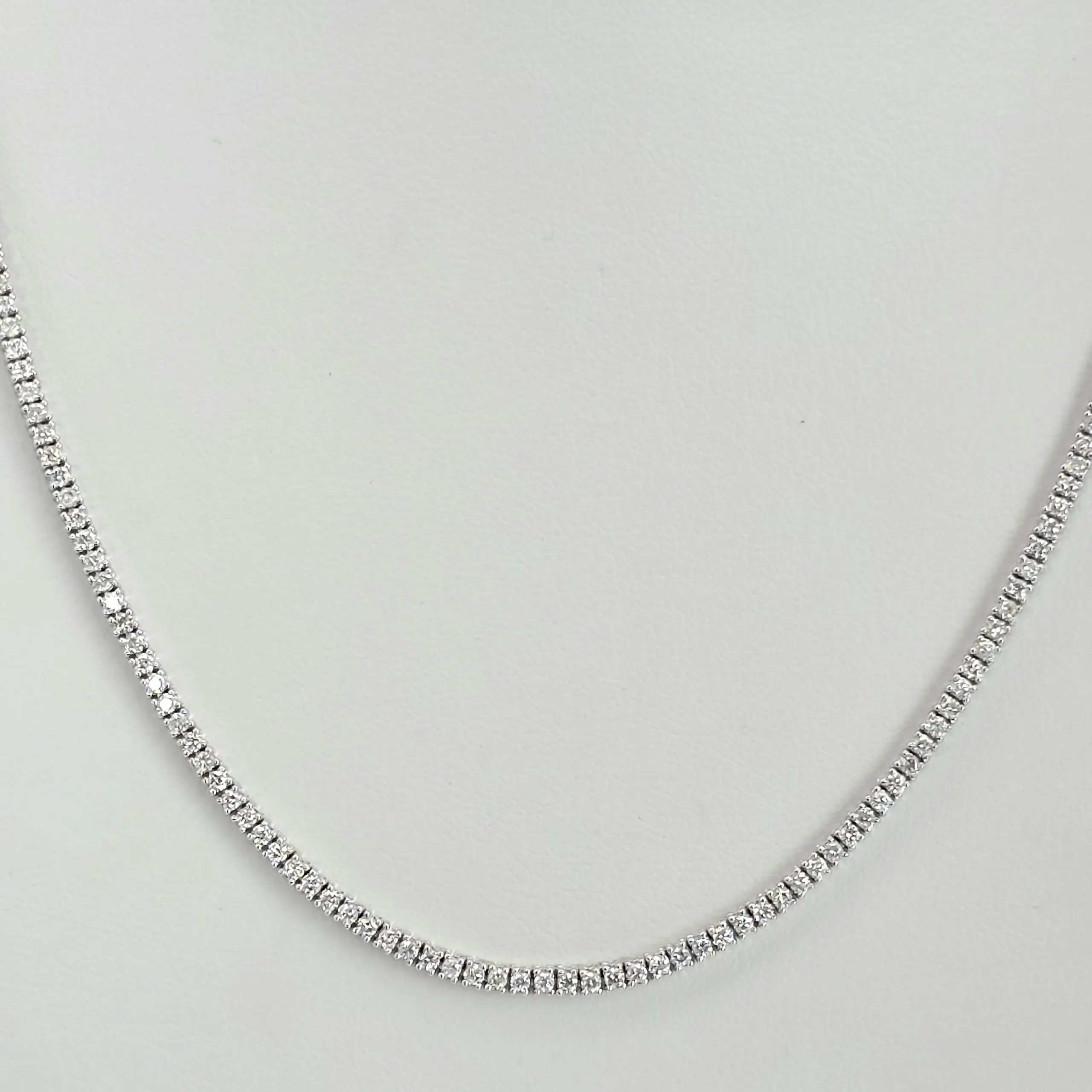 Round natural diamond graduated tennis necklace in 14K white gold