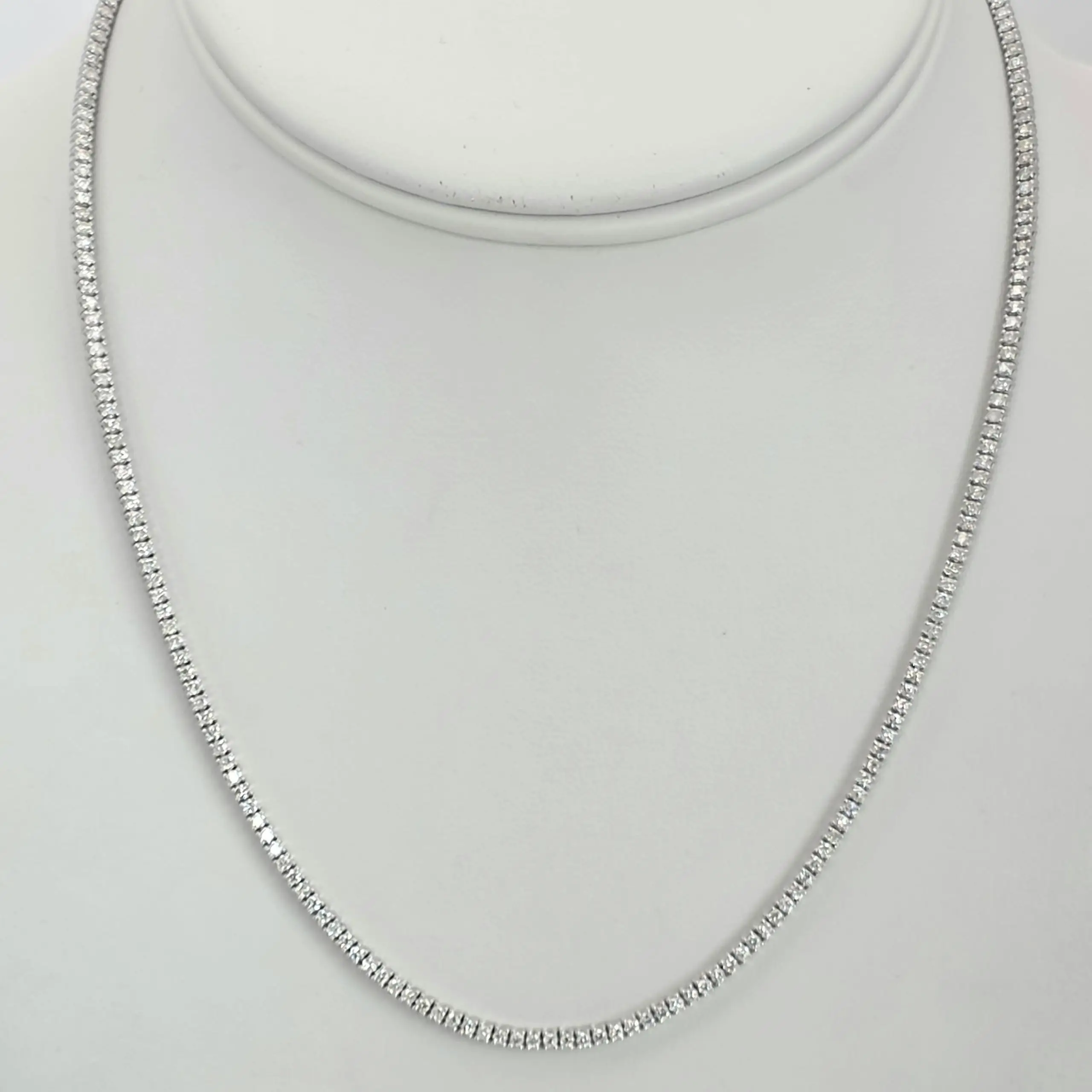 Round natural diamond graduated tennis necklace in 14K white gold